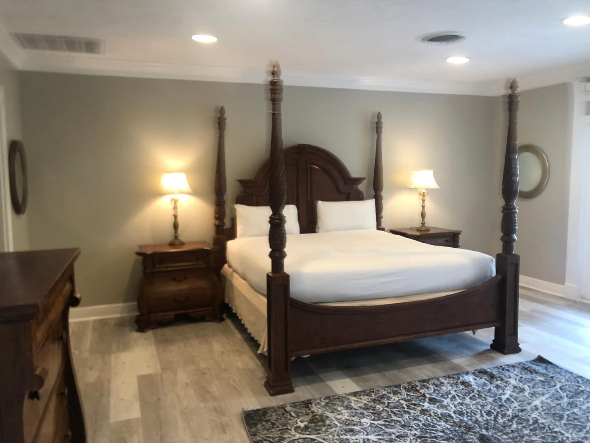 The Inn at Cedar Grove interior in Vicksburg, MS — gallery photo 2