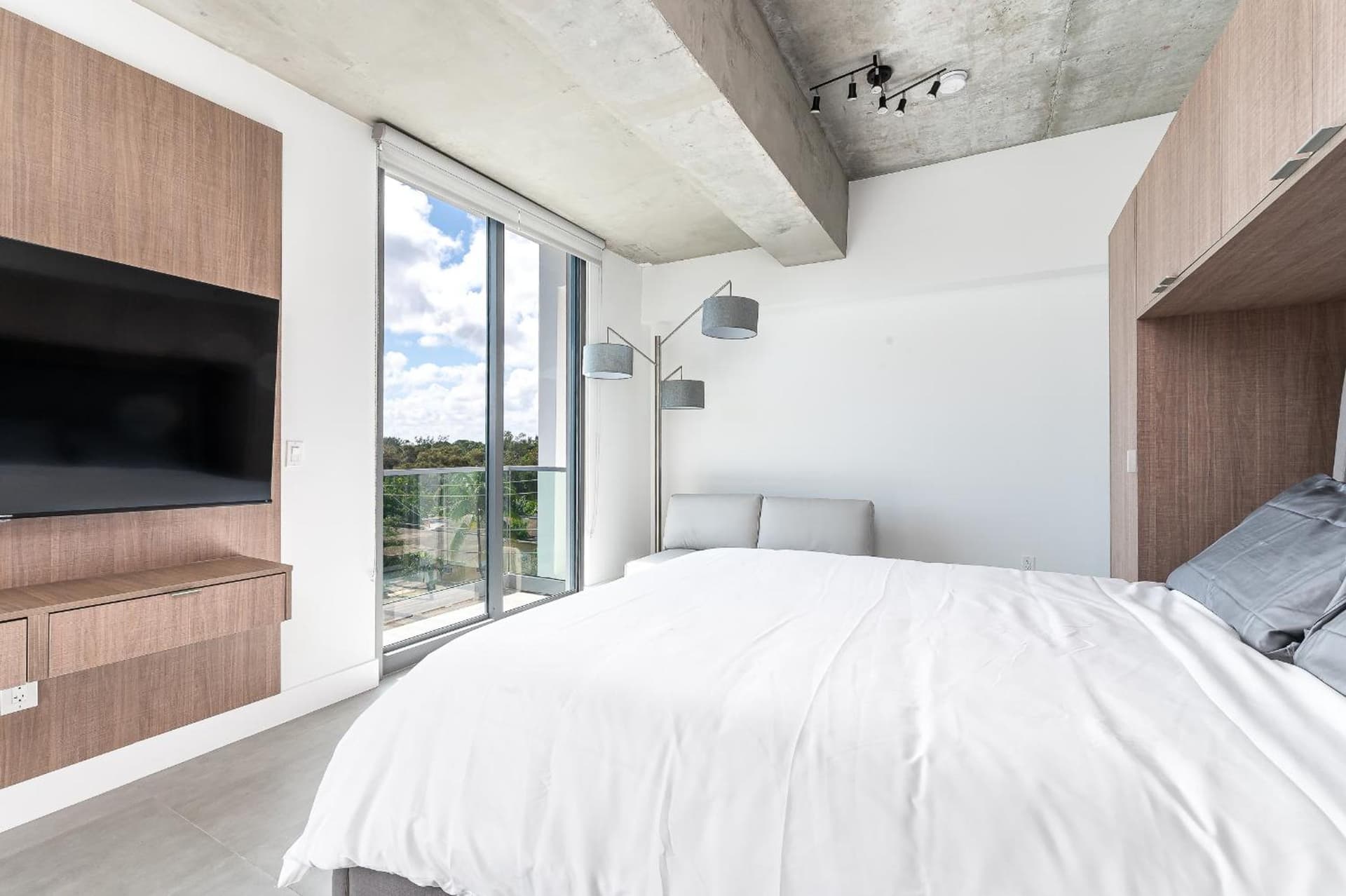 Milan Aventura Hotel interior in Aventura, FL — gallery photo 2