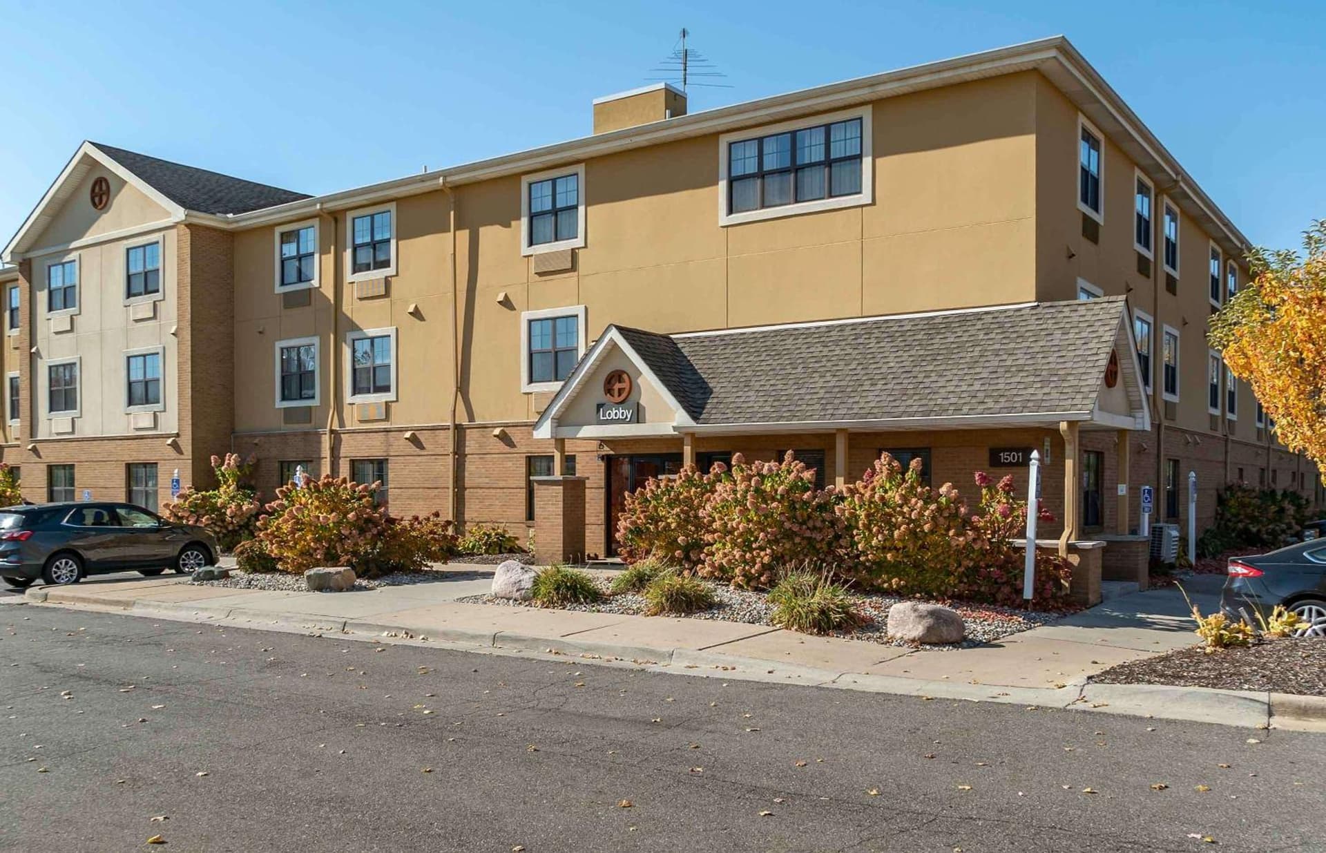 Extended Stay America Suites - Detroit - Ann Arbor - Briarwood Mall interior in Ann Arbor, MI — gallery photo 2