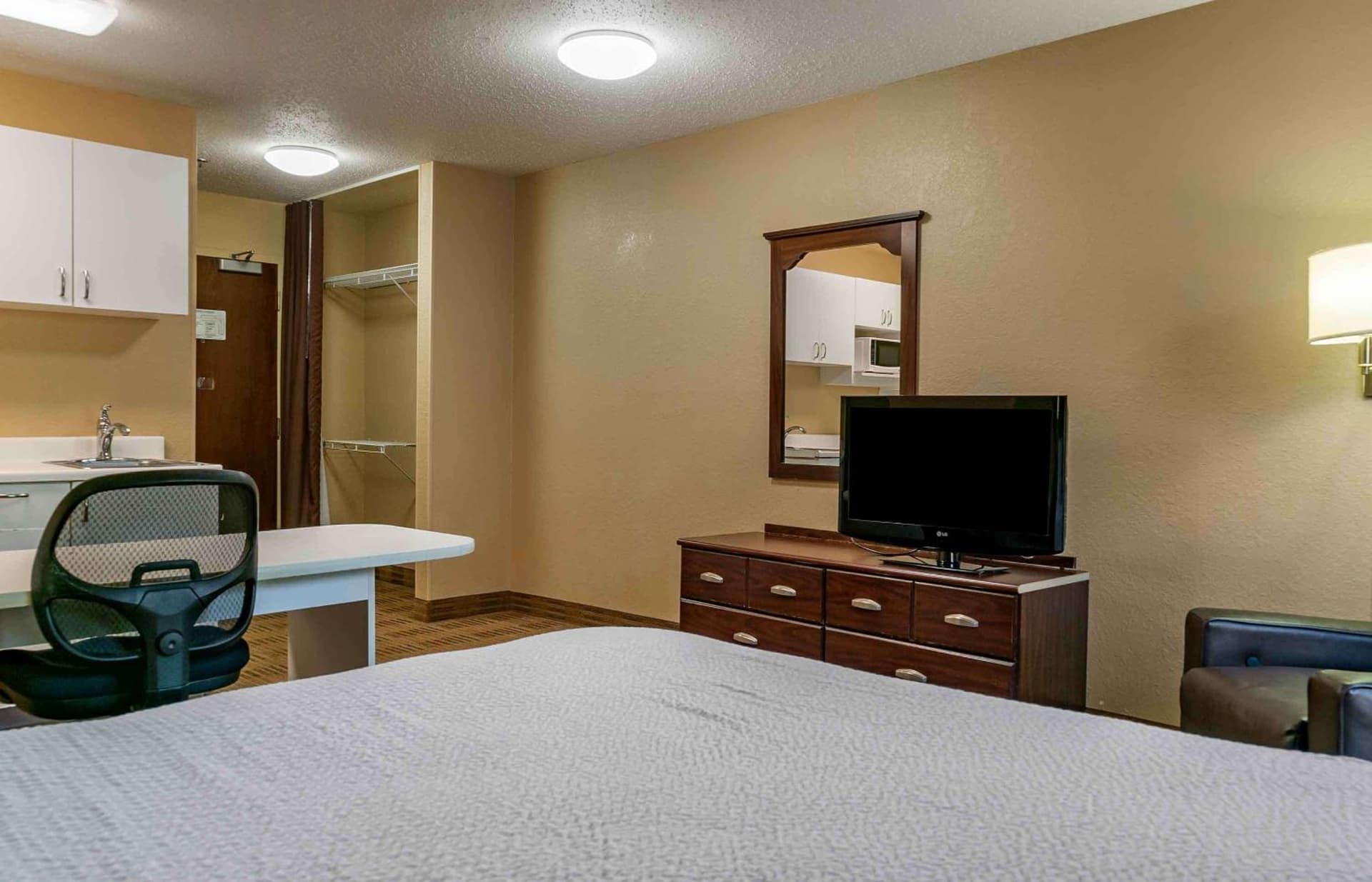 Extended Stay America Suites - Detroit - Ann Arbor - Briarwood Mall gallery photo in Ann Arbor, MI — image 8