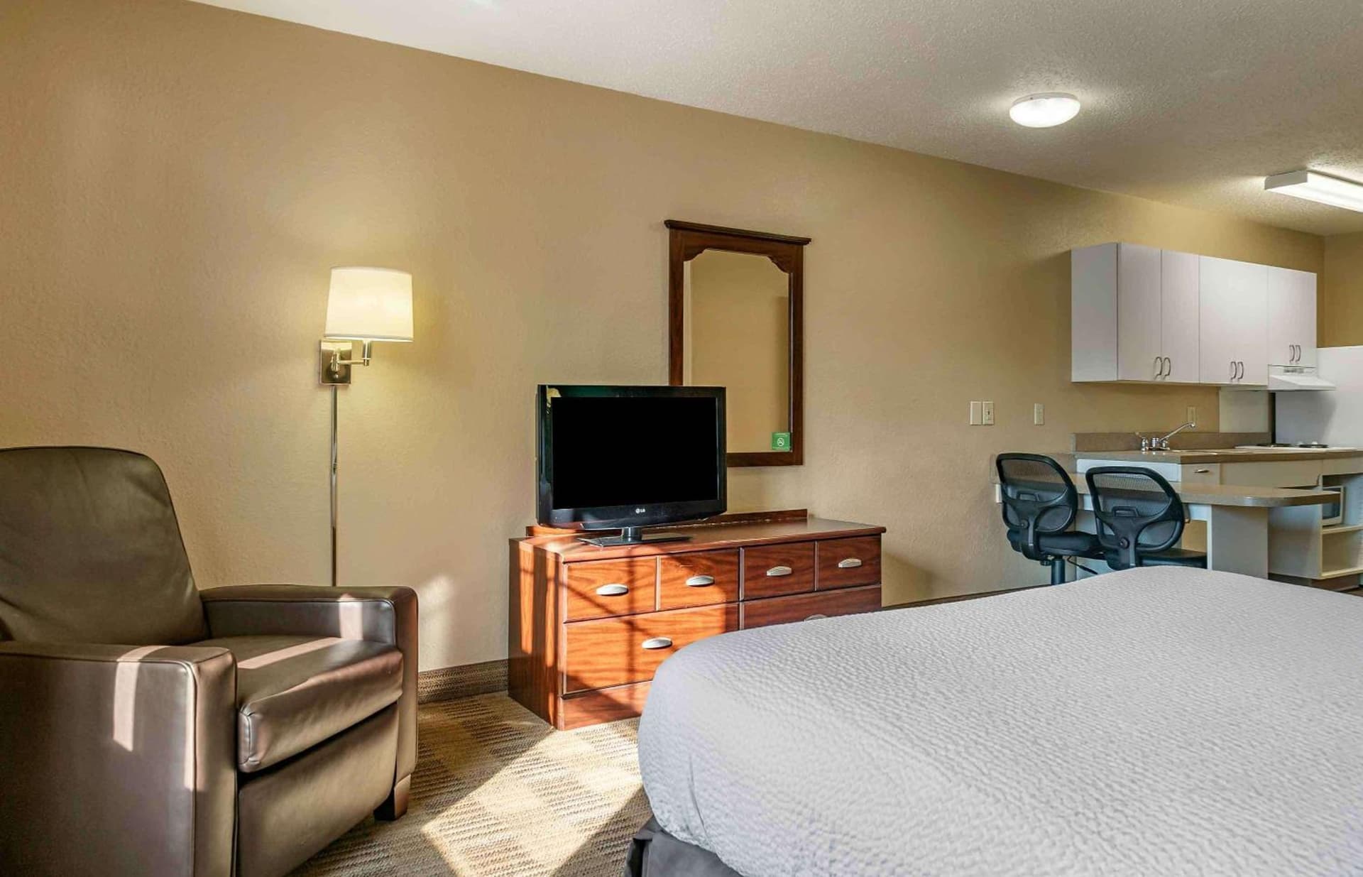 Extended Stay America Suites - Detroit - Ann Arbor - Briarwood Mall gallery photo in Ann Arbor, MI — image 16