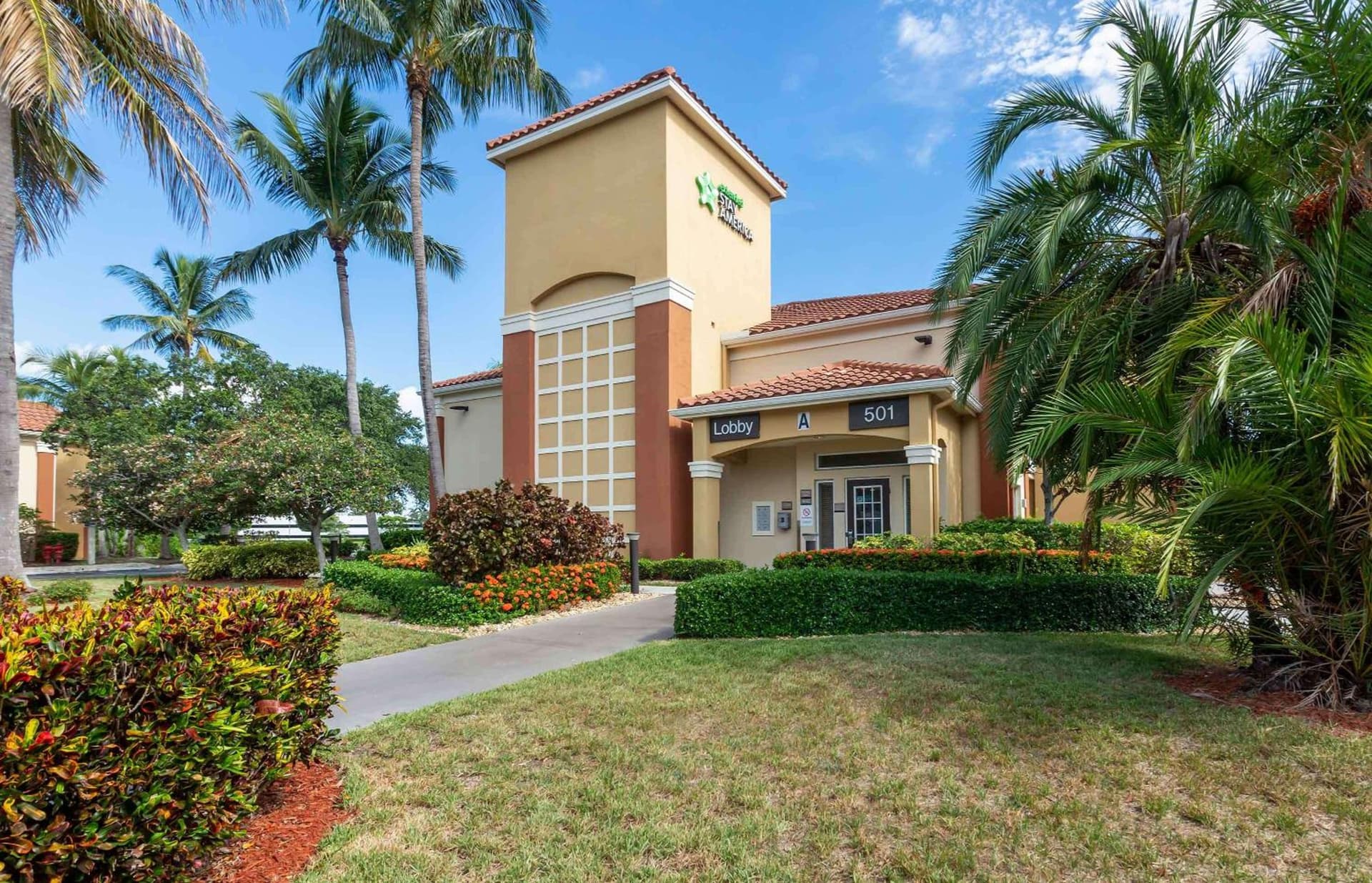 Extended Stay America Suites - Boca Raton - Commerce interior in Boca Raton, FL — gallery photo 2