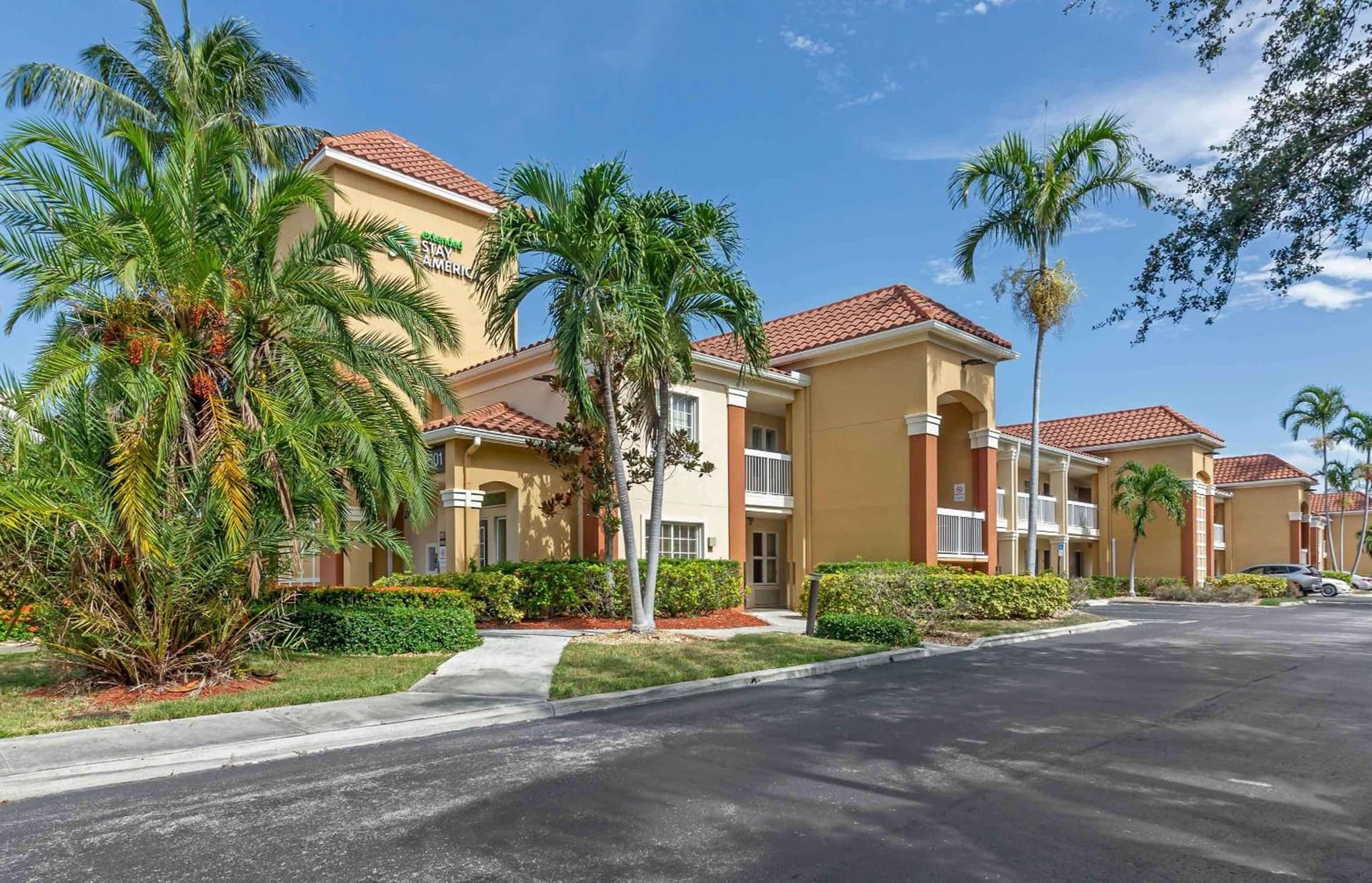 Extended Stay America Suites - Boca Raton - Commerce exterior or lobby in Boca Raton, FL — main listing photo