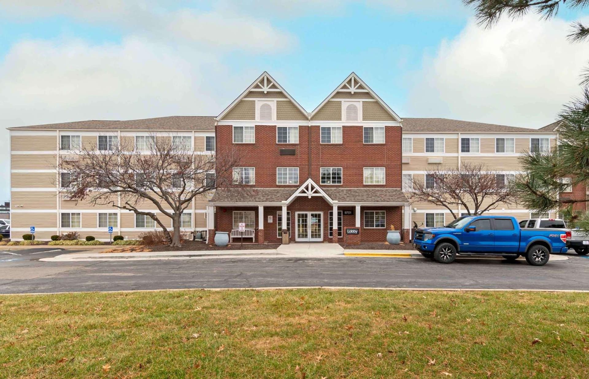 Extended Stay America Suites - Kansas City - Airport - Tiffany Springs exterior or lobby in Kansas City, KS — main listing photo