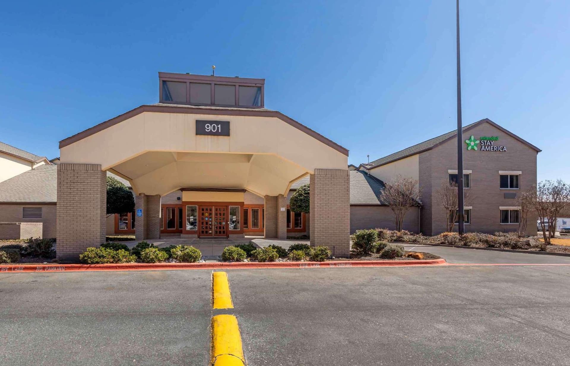 Extended Stay America Select Suites - Dallas - Richardson interior in Richardson, TX — gallery photo 2