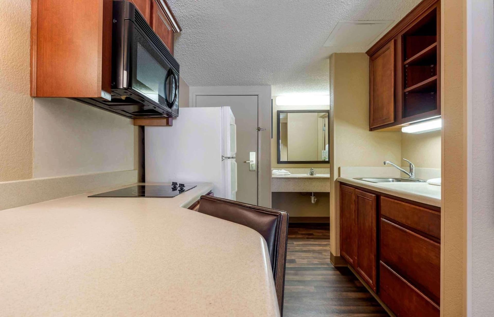 Extended Stay America Select Suites - Dallas - Richardson interior in Richardson, TX — gallery photo 2