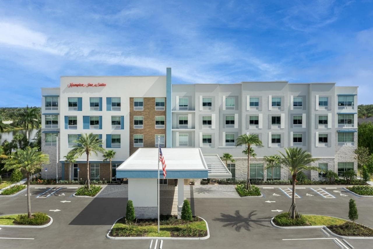 Hampton Inn & Suites Naples South interior in Naples, FL — gallery photo 2