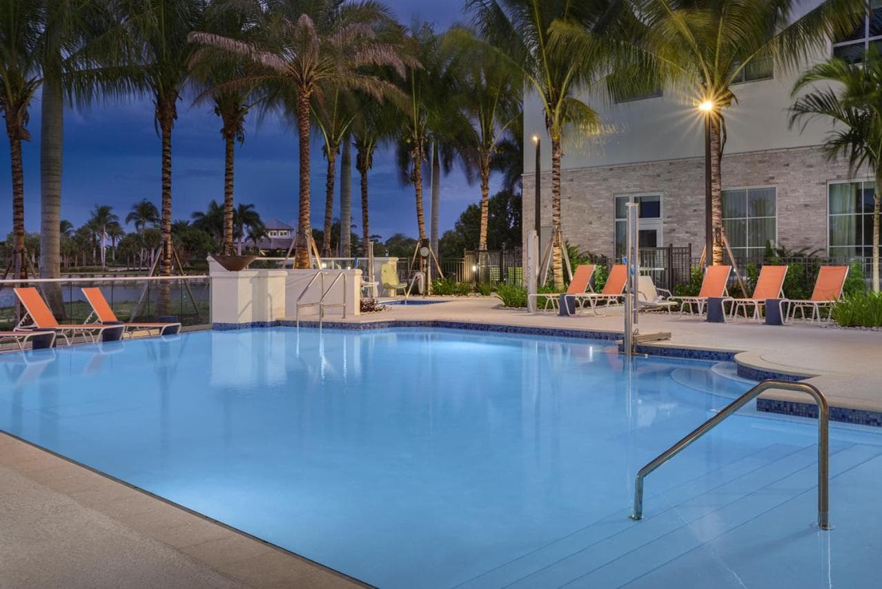 Hampton Inn & Suites Naples South gallery photo in Naples, FL — image 9