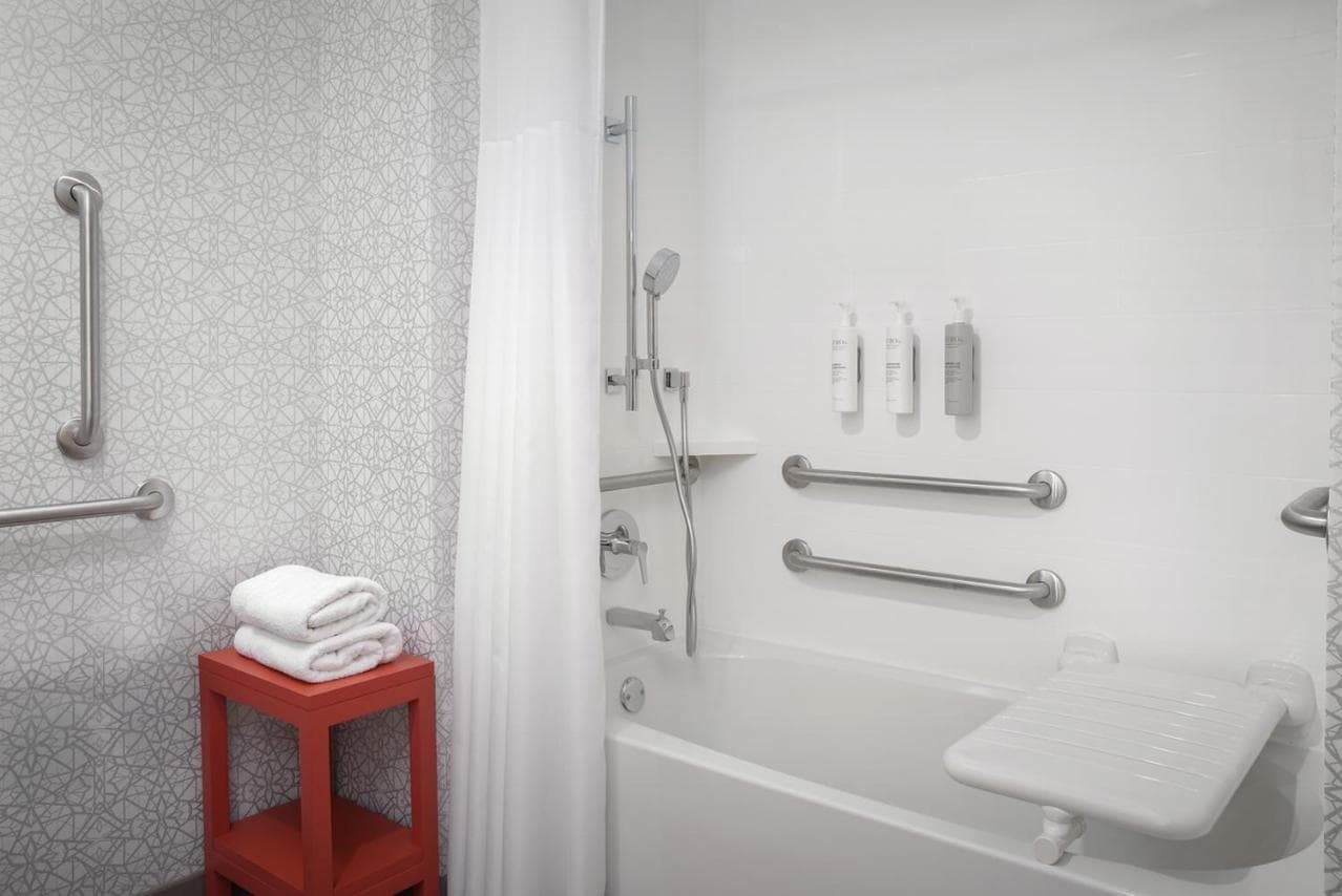 Hampton Inn & Suites Naples South gallery photo in Naples, FL — image 4