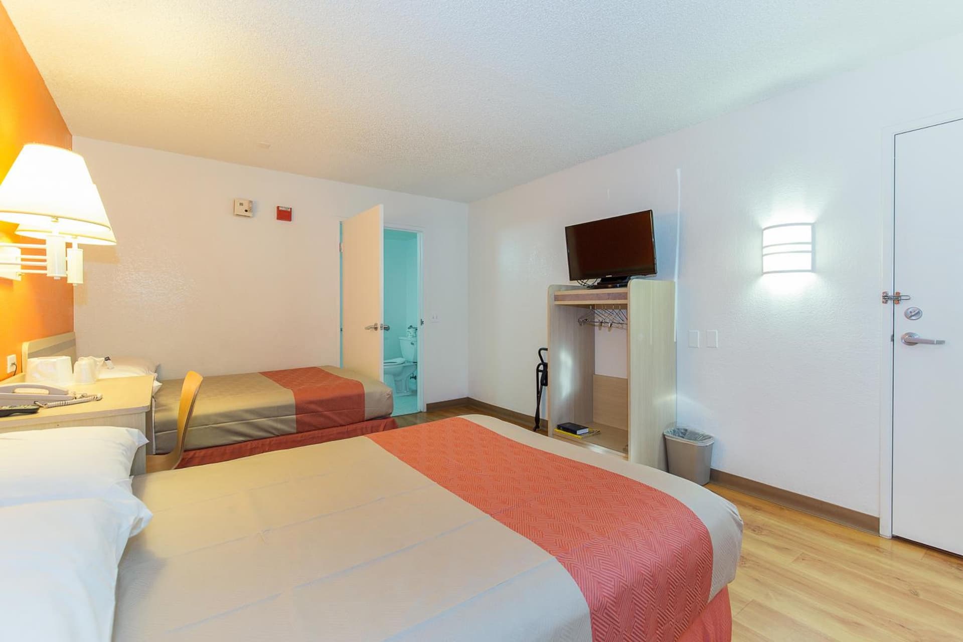 Motel 6 Hayward, CA- Silicon Valley Gateway gallery photo in Hayward, CA — image 36