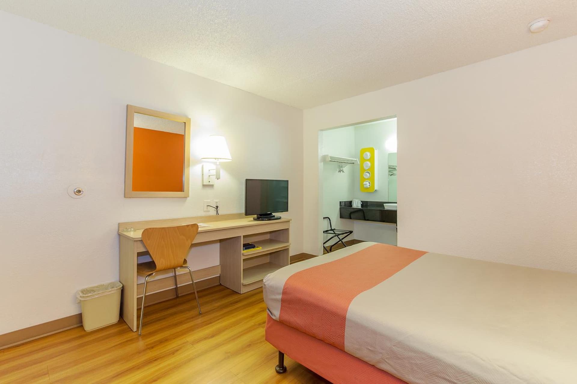 Motel 6 Hayward, CA- Silicon Valley Gateway gallery photo in Hayward, CA — image 31