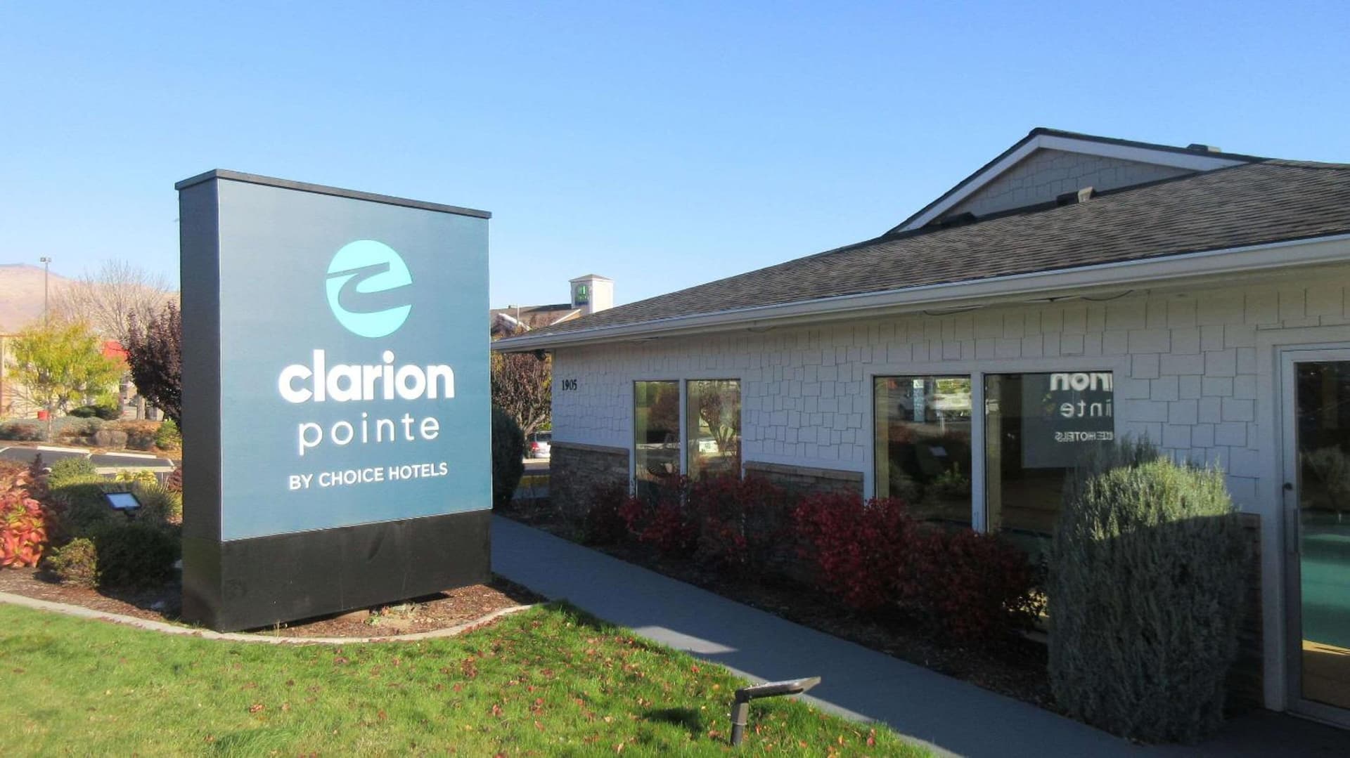 Clarion Pointe Wenatchee featured exterior or lobby in Wenatchee, WA — similar hotel
