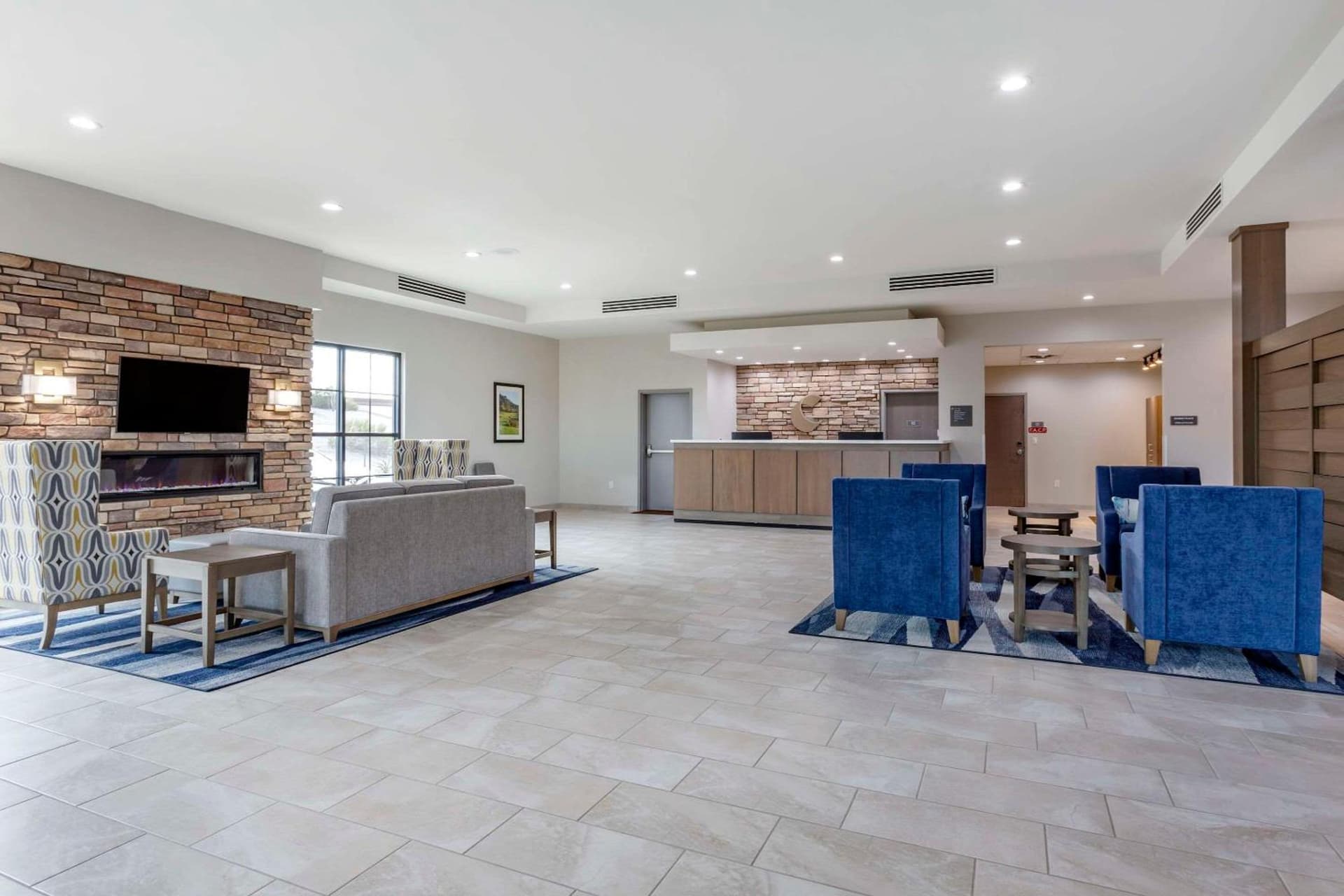 Comfort Suites Scottsdale Talking Stick Entertainment District property views in Scottsdale, AZ — gallery photo 3