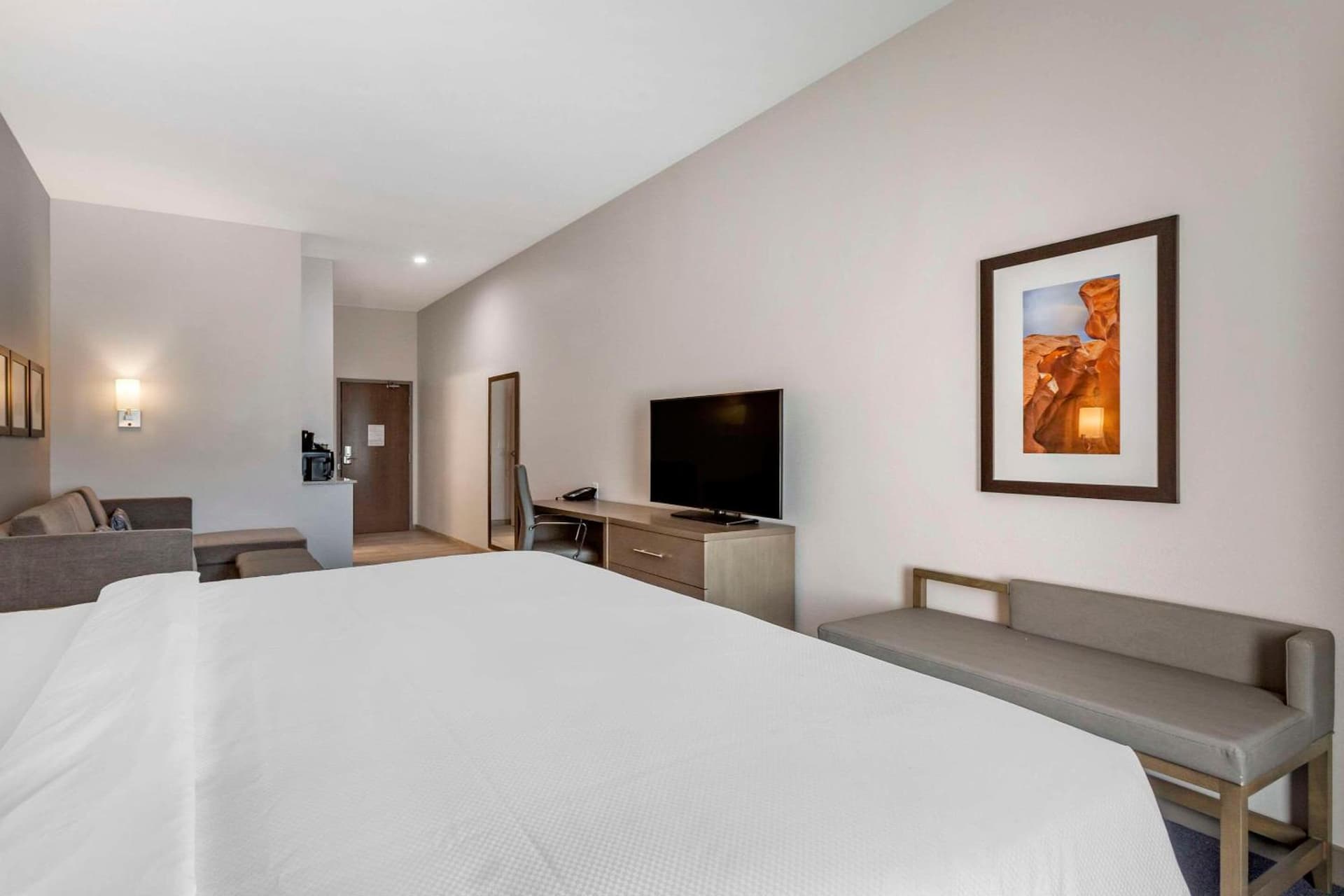 Comfort Suites Scottsdale Talking Stick Entertainment District property views in Scottsdale, AZ — gallery photo 3