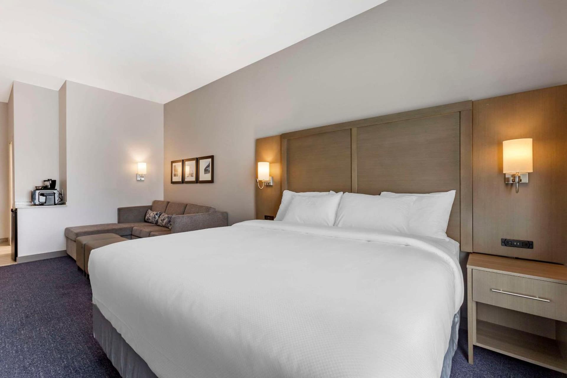 Comfort Suites Scottsdale Talking Stick Entertainment District gallery photo in Scottsdale, AZ — image 4
