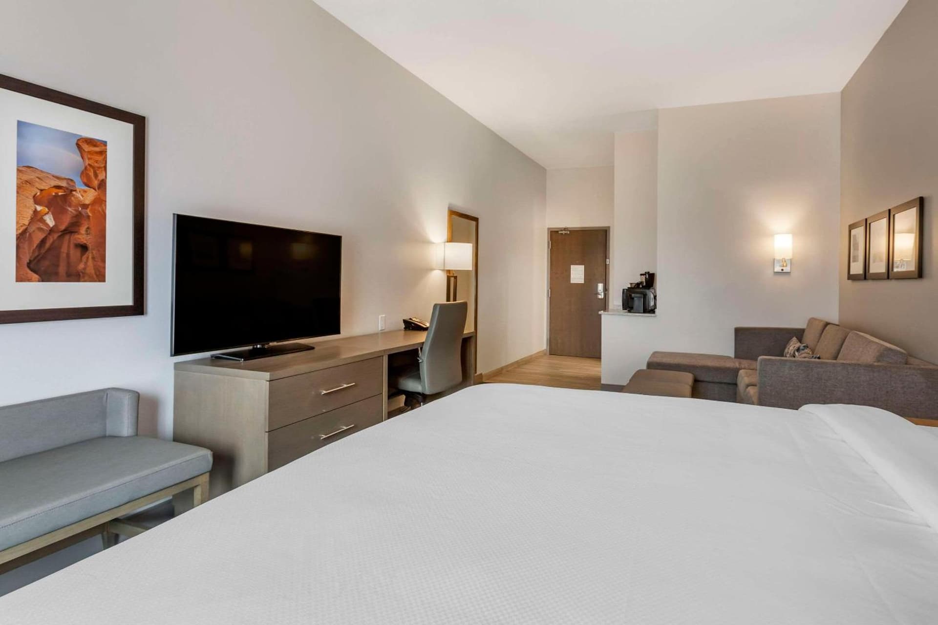 Comfort Suites Scottsdale Talking Stick Entertainment District interior in Scottsdale, AZ — gallery photo 2