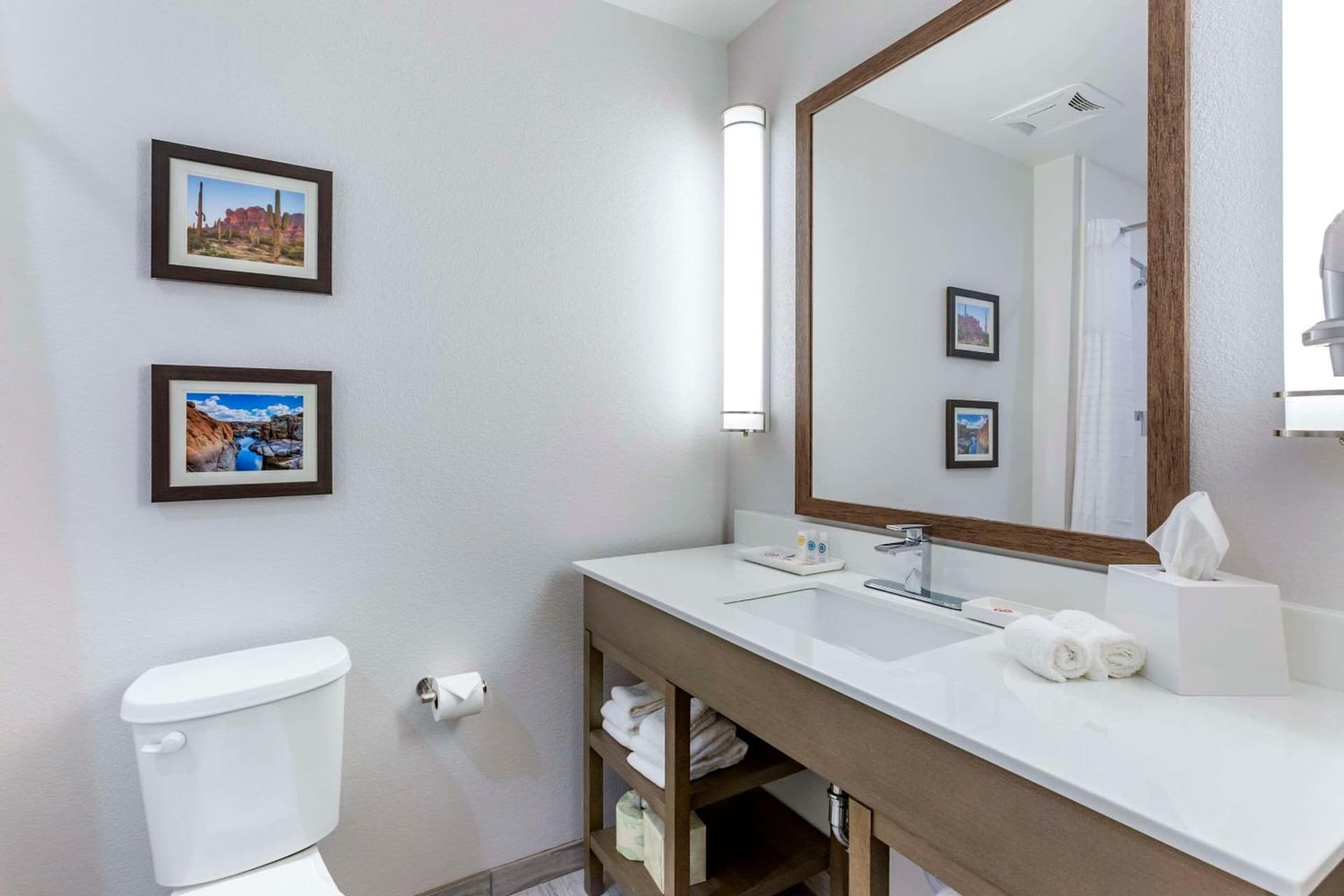 Comfort Suites Scottsdale Talking Stick Entertainment District gallery photo in Scottsdale, AZ — image 6