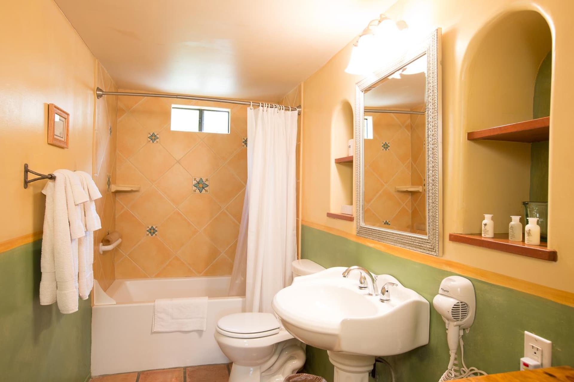 Blue Iguana Inn gallery photo in Ojai, CA — image 50