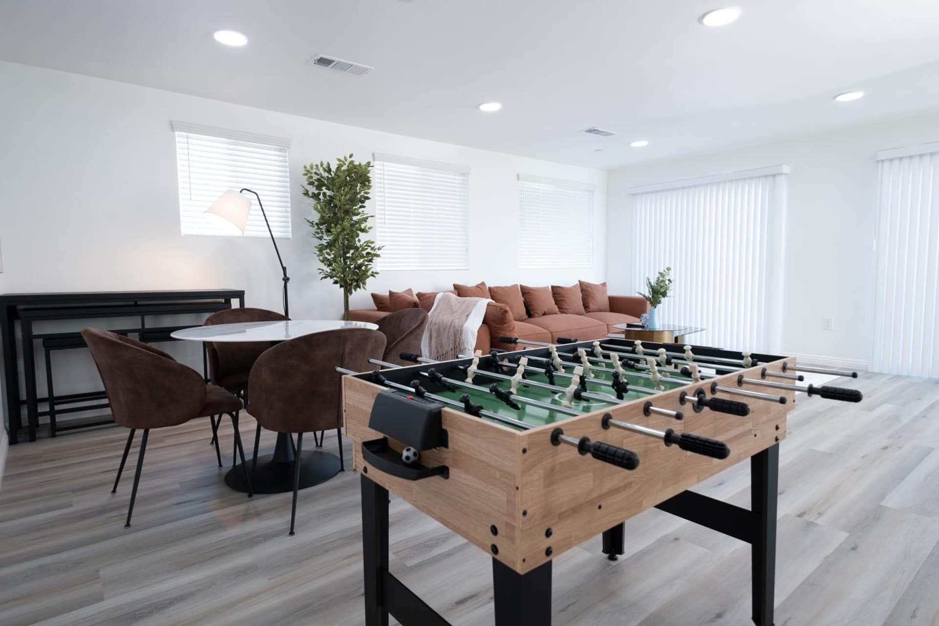 Cozy LA Suite Near USC and Downtown Attractions- Private room with shared access featured exterior or lobby in Los Angeles, CA — similar hotel