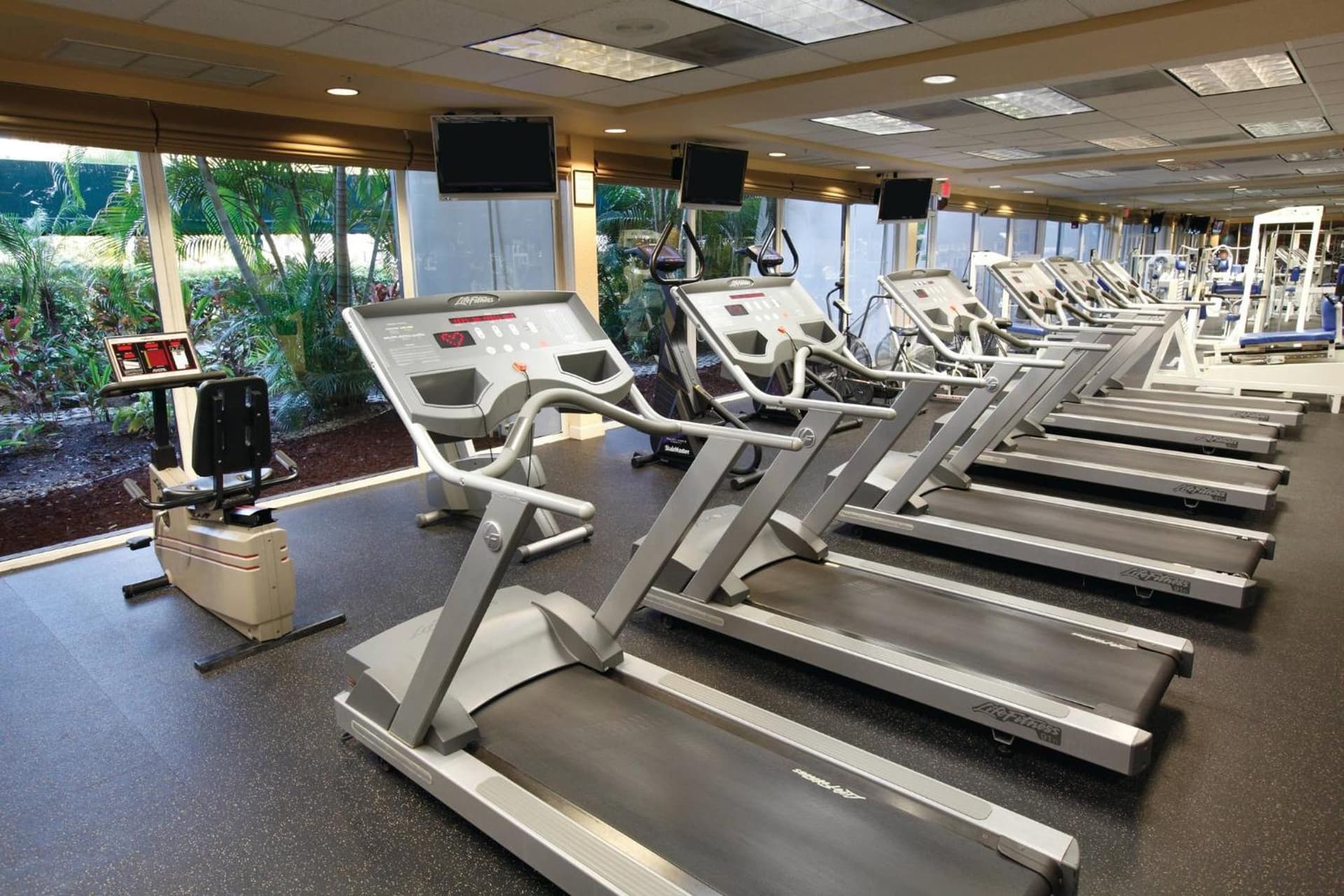Club Wyndham Palm-Aire gallery photo in Pompano Beach, FL — image 49