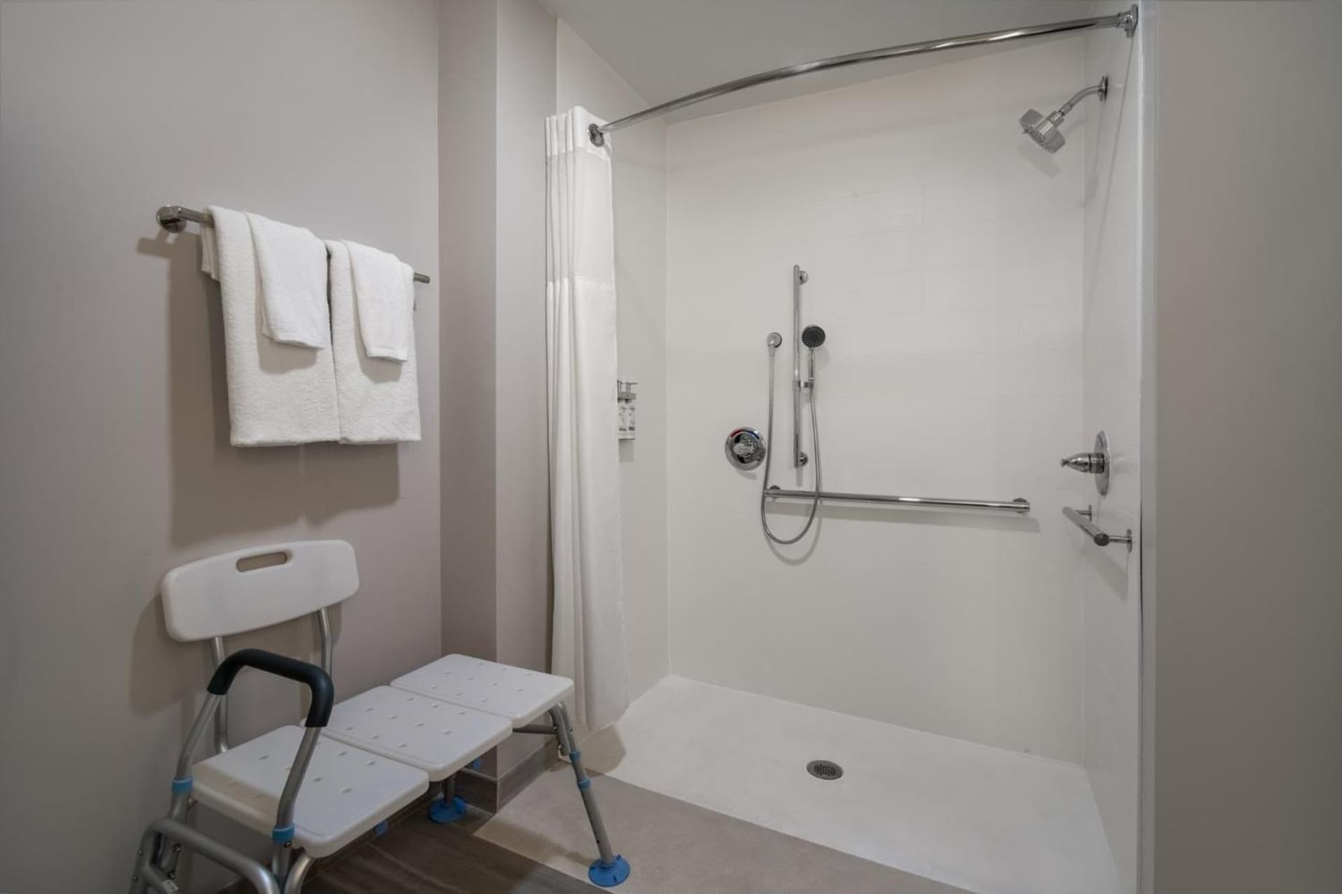 Holiday Inn Express & Suites Muskegon - Grand Haven by IHG gallery photo in Muskegon, MI — image 44