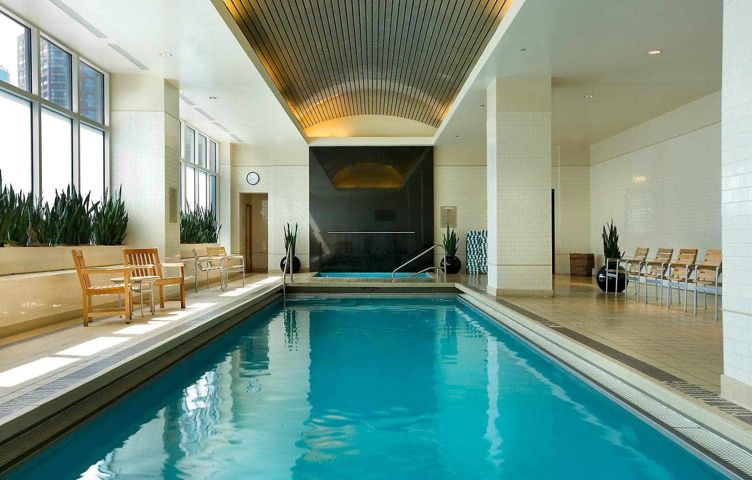 Embassy Suites by Hilton Chicago Downtown Magnificent Mile interior in Chicago, IL — gallery photo 2
