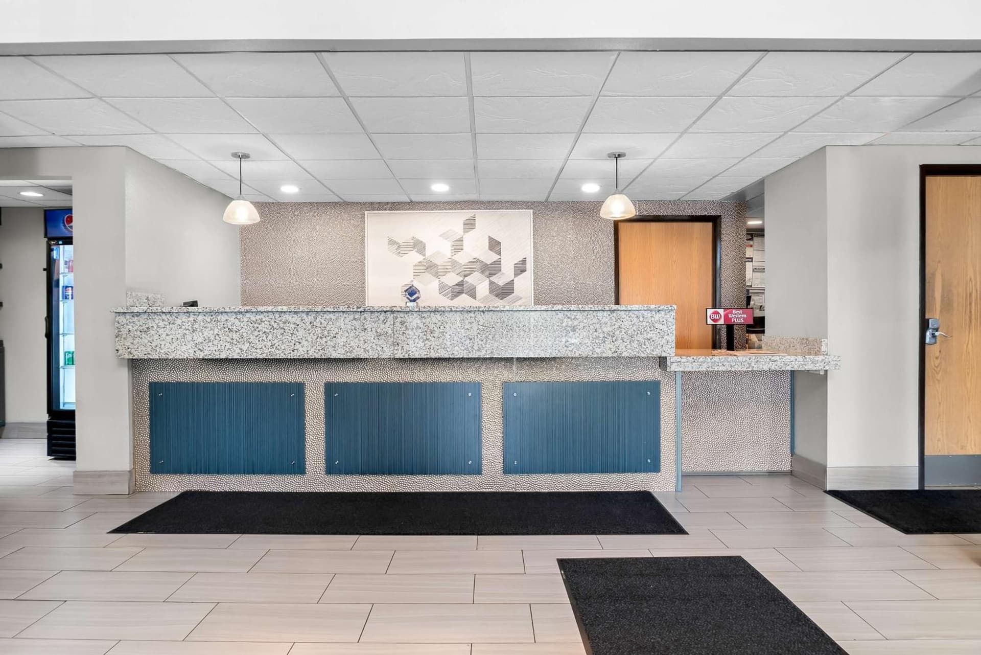 Best Western Plus Flint Airport Inn & Suites interior in Flint, MI — gallery photo 2