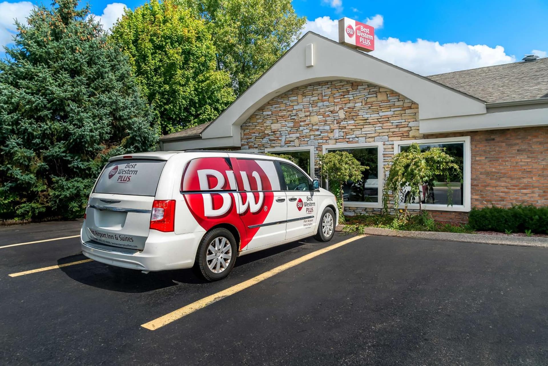Best Western Plus Flint Airport Inn & Suites interior in Flint, MI — gallery photo 2