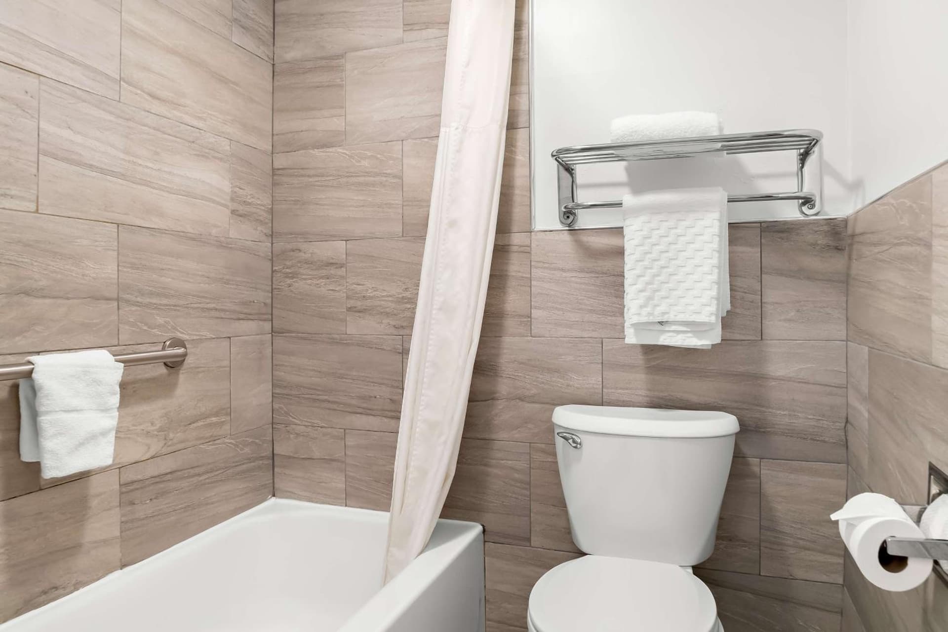 Best Western Plus Flint Airport Inn & Suites gallery photo in Flint, MI — image 25