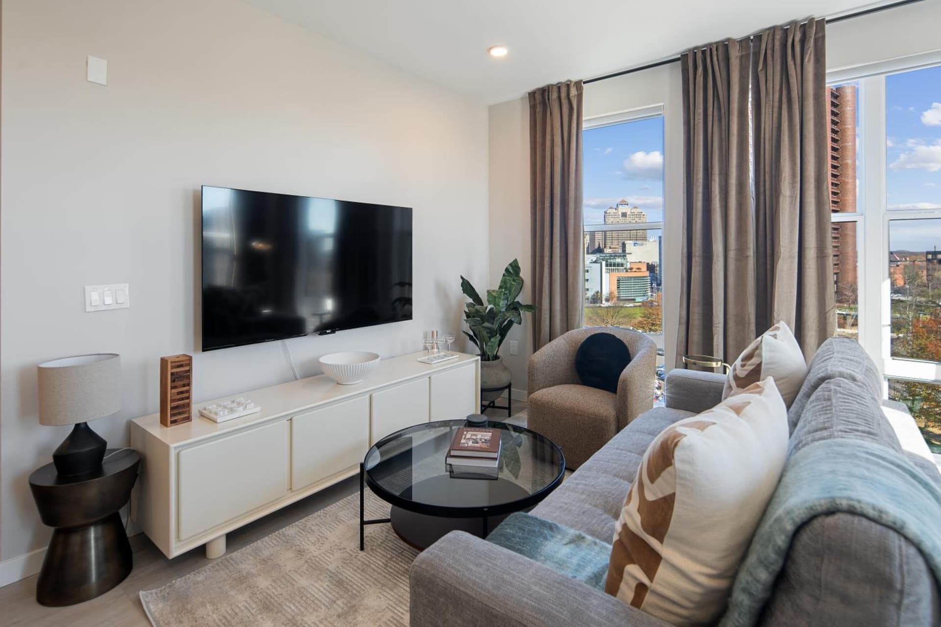 Luxury Furnished Apartments by Hyatus Downtown at Yale gallery photo in New Haven, CT — image 170