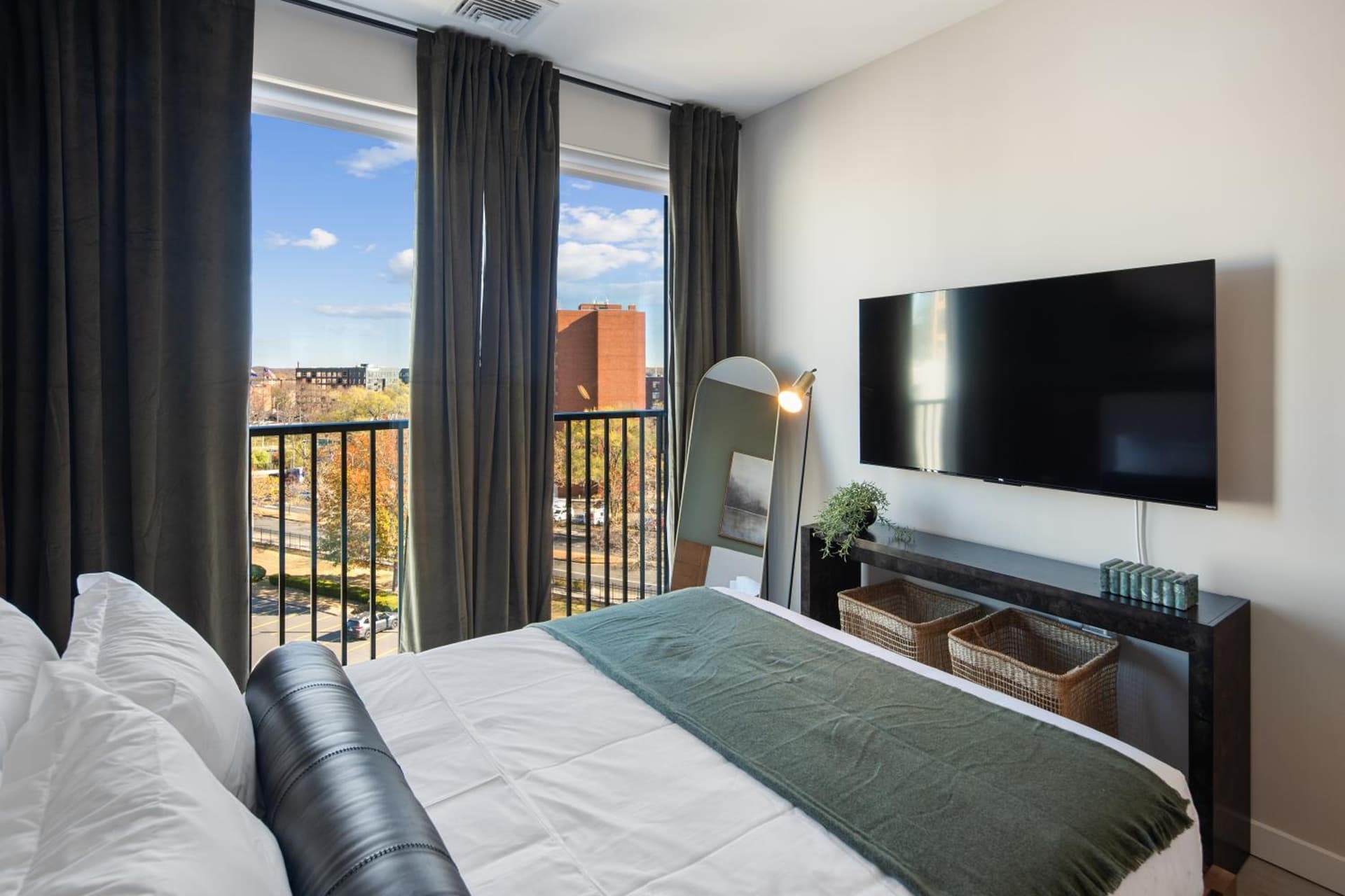 Luxury Furnished Apartments by Hyatus Downtown at Yale gallery photo in New Haven, CT — image 114