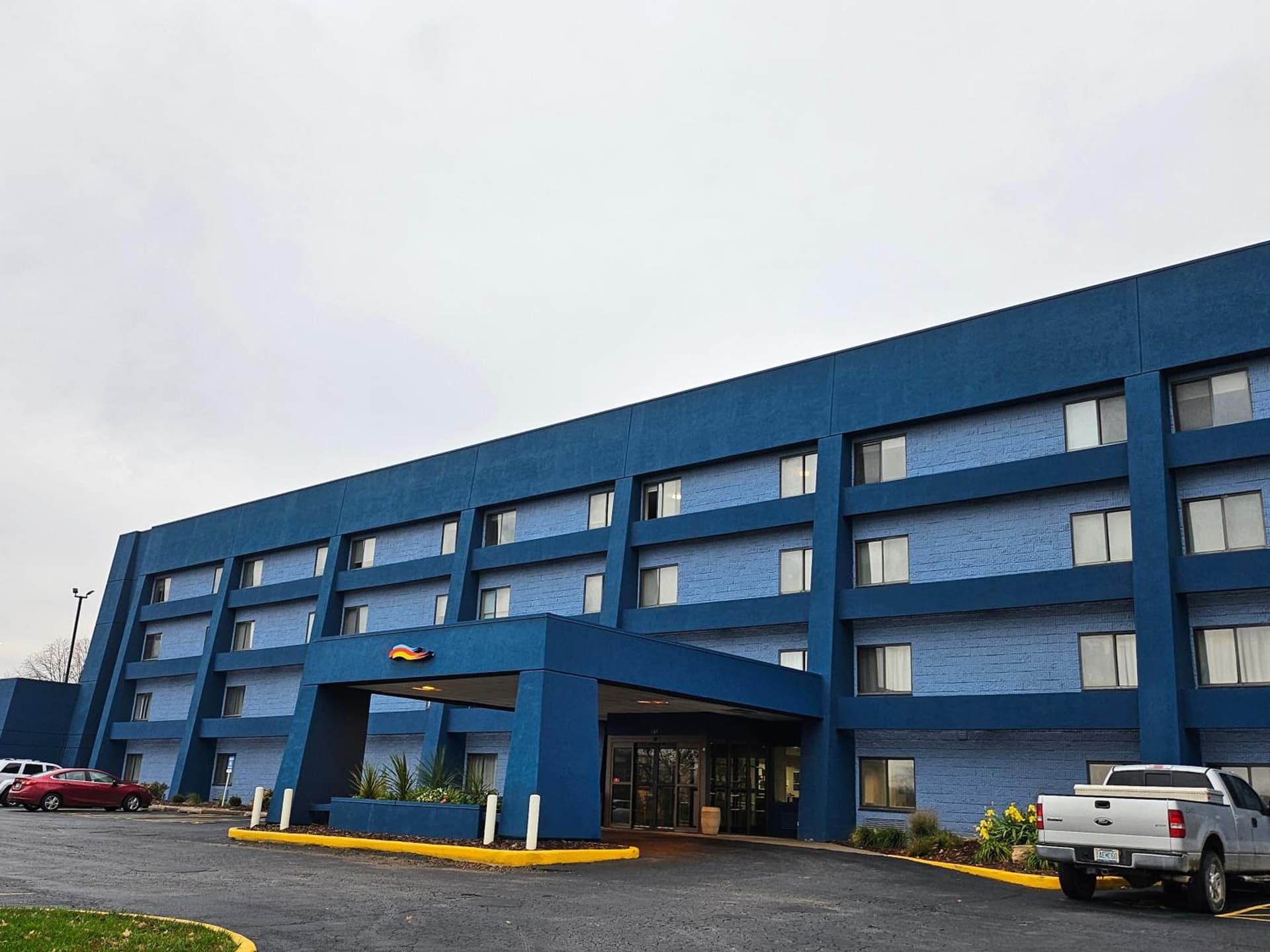 Days Inn by Wyndham Davenport interior in Davenport, IA — gallery photo 2