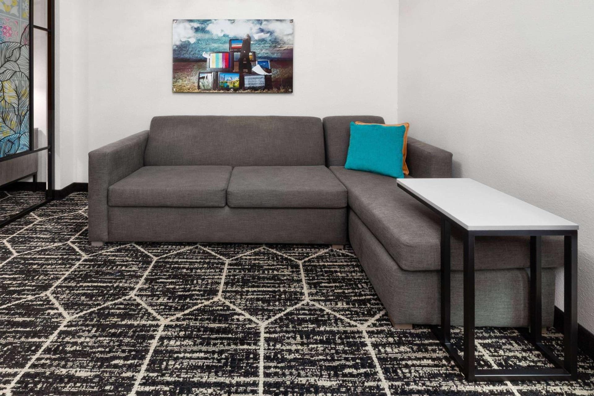 La Quinta Inn & Suites by Wyndham Austin Parmer Tech Ridge interior in Austin, TX — gallery photo 2