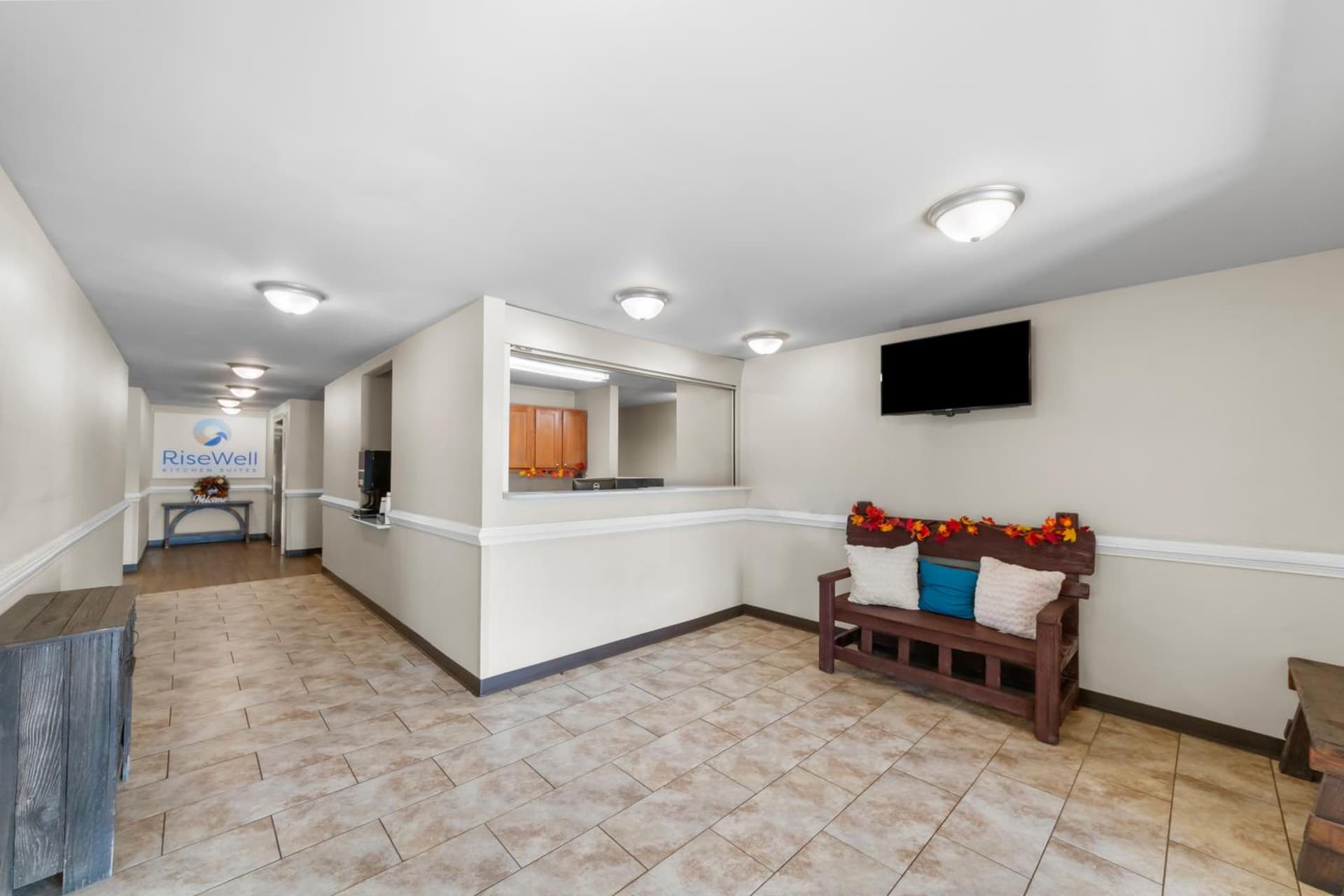 Risewell Kitchen Suites Pleasanton property views in Pleasanton, TX — gallery photo 3