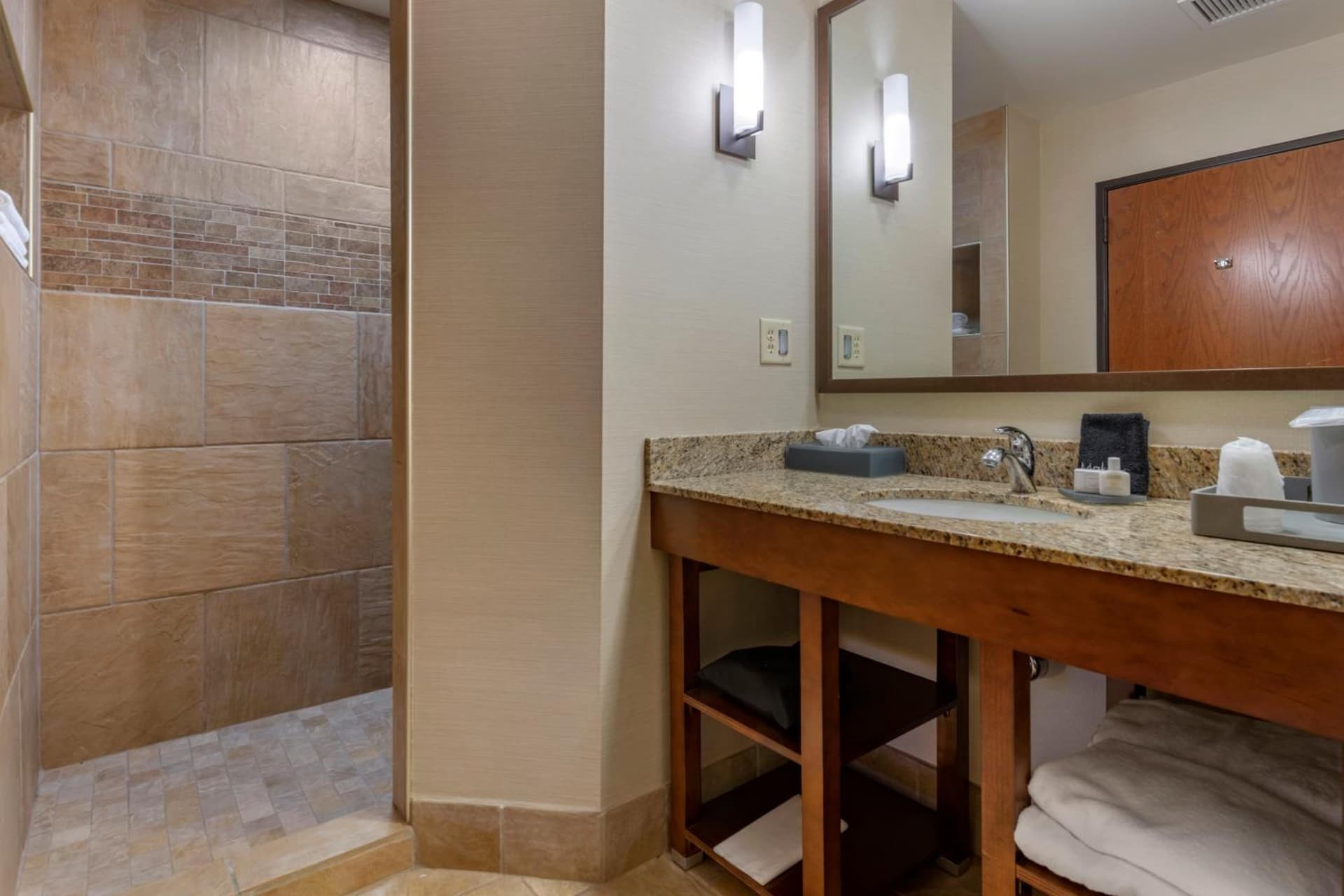 Lift Bridge Lodge, an Ascend Collection Hotel gallery photo in Duluth, MN — image 83