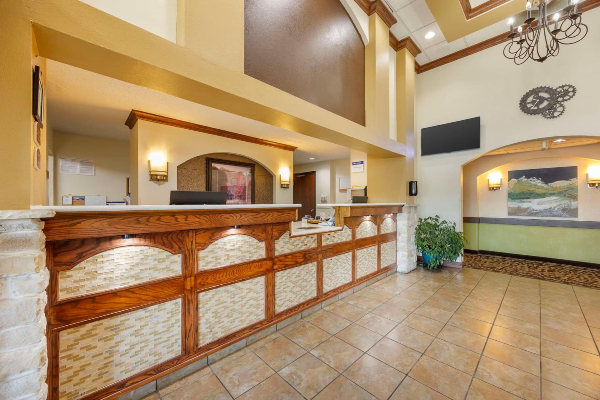 Best Western Plus Sikeston I-55 interior in Sikeston, MO — gallery photo 2