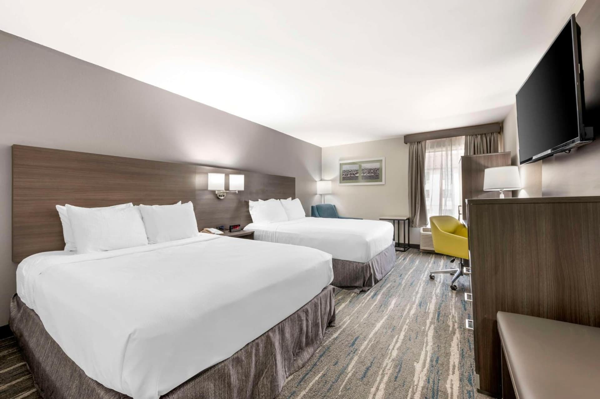Best Western Heartland Inn interior in Mattoon, IL — gallery photo 2