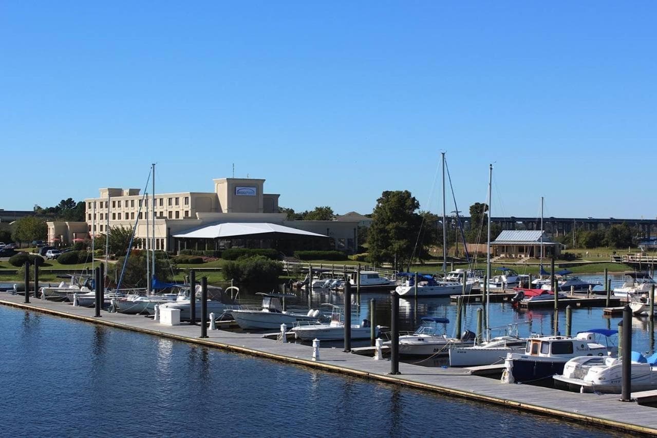 BridgePointe Hotel & Marina — hotel in Havelock, North Carolina