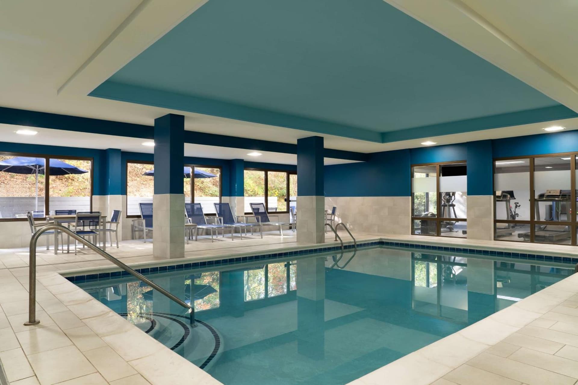 Hampton Inn Roanoke/Hollins - I-81 gallery photo in Roanoke, VA — image 9