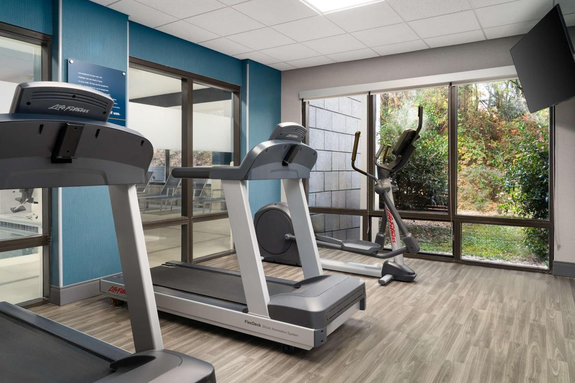 Hampton Inn Roanoke/Hollins - I-81 interior in Roanoke, VA — gallery photo 2