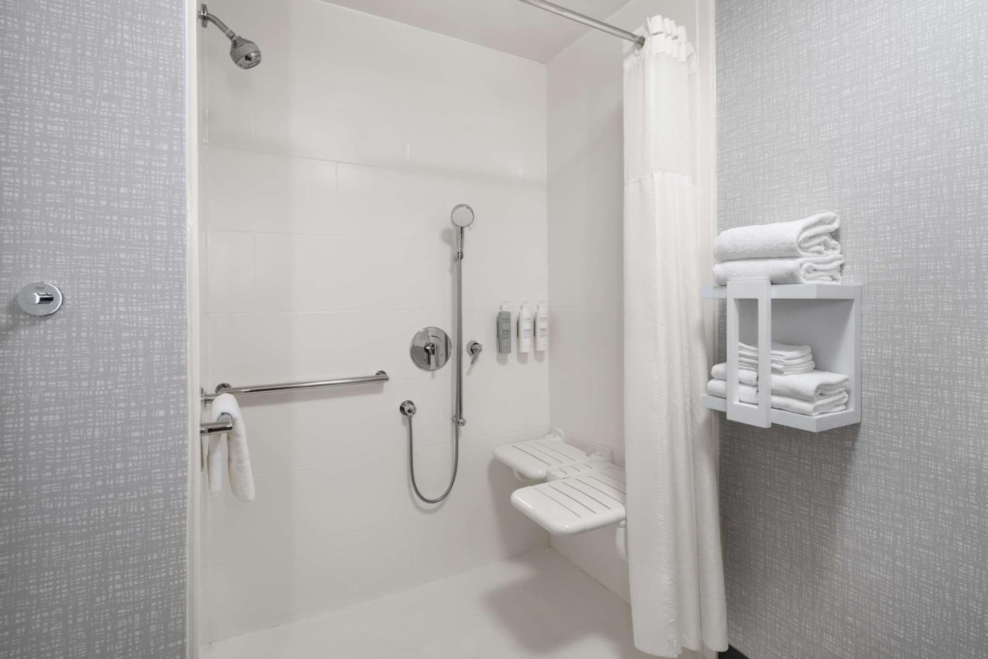 Hampton Inn Roanoke/Hollins - I-81 gallery photo in Roanoke, VA — image 15