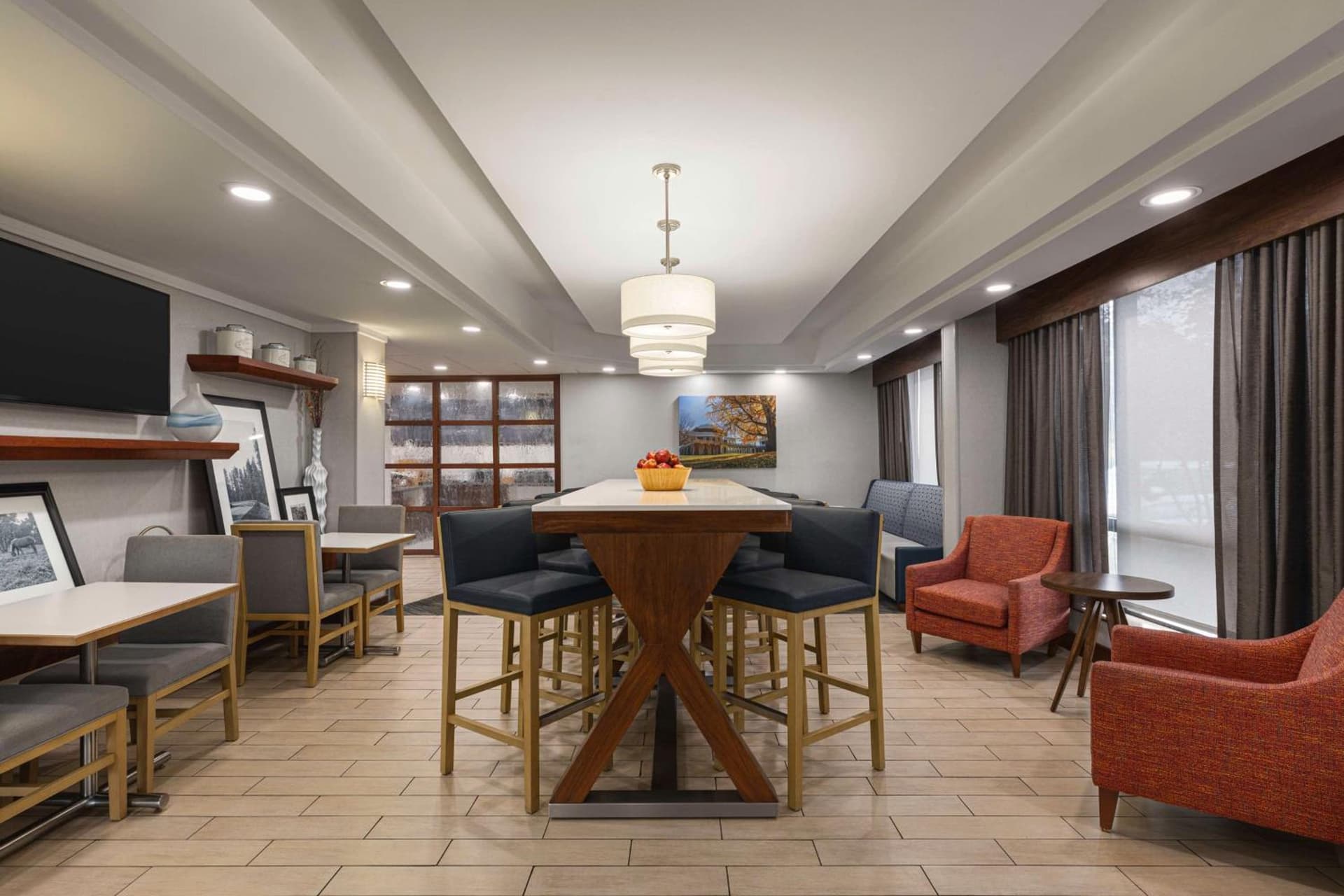 Hampton Inn Charlottesville property views in Charlottesville, VA — gallery photo 3