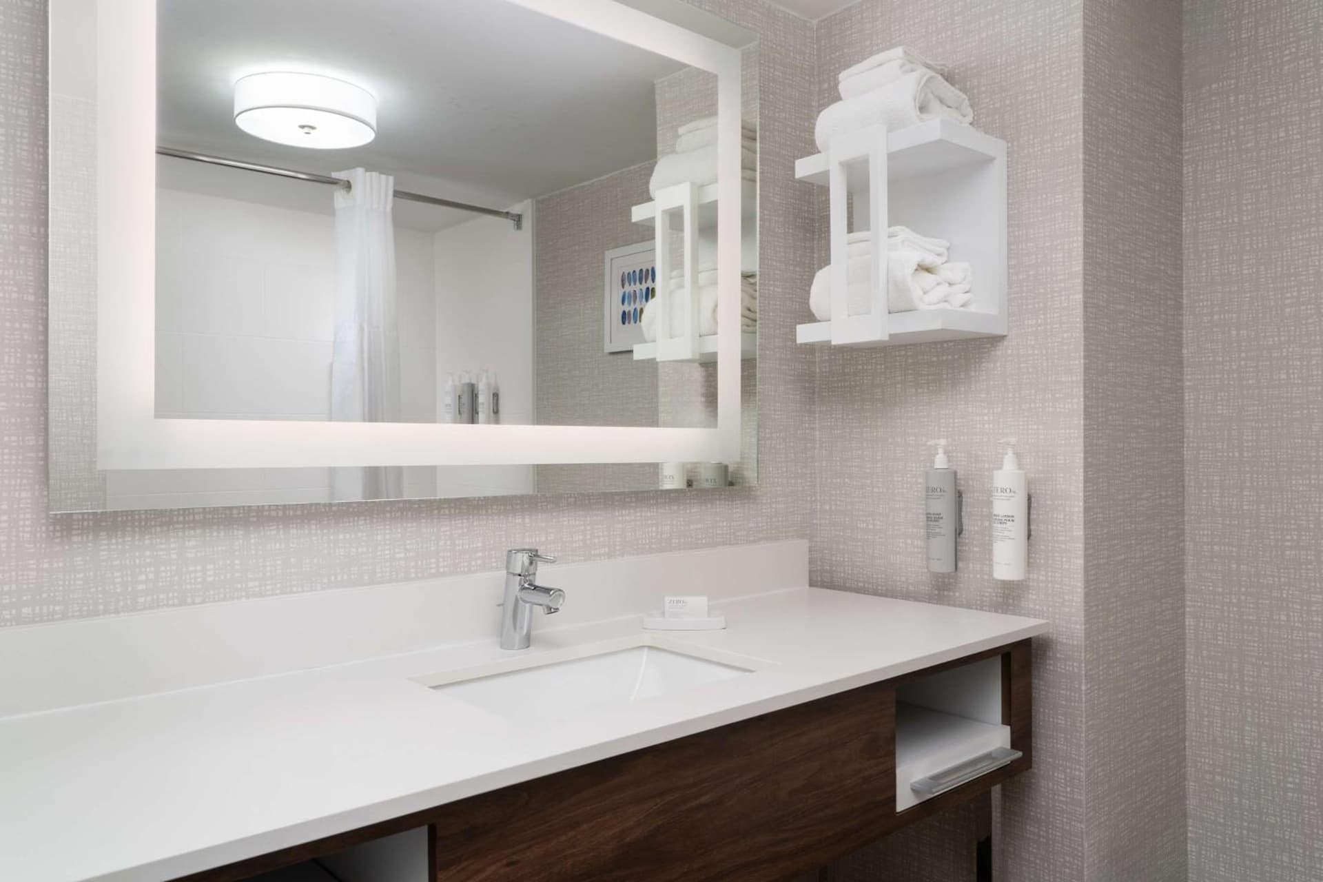 Hampton Inn Roanoke/Hollins - I-81 gallery photo in Roanoke, VA — image 17