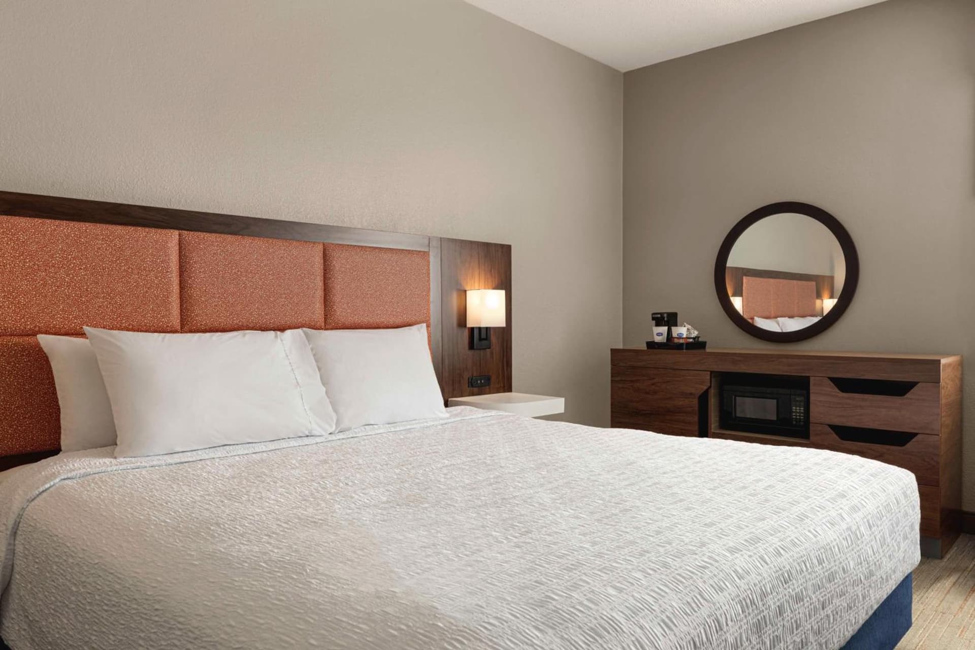Hampton Inn Charlottesville gallery photo in Charlottesville, VA — image 14
