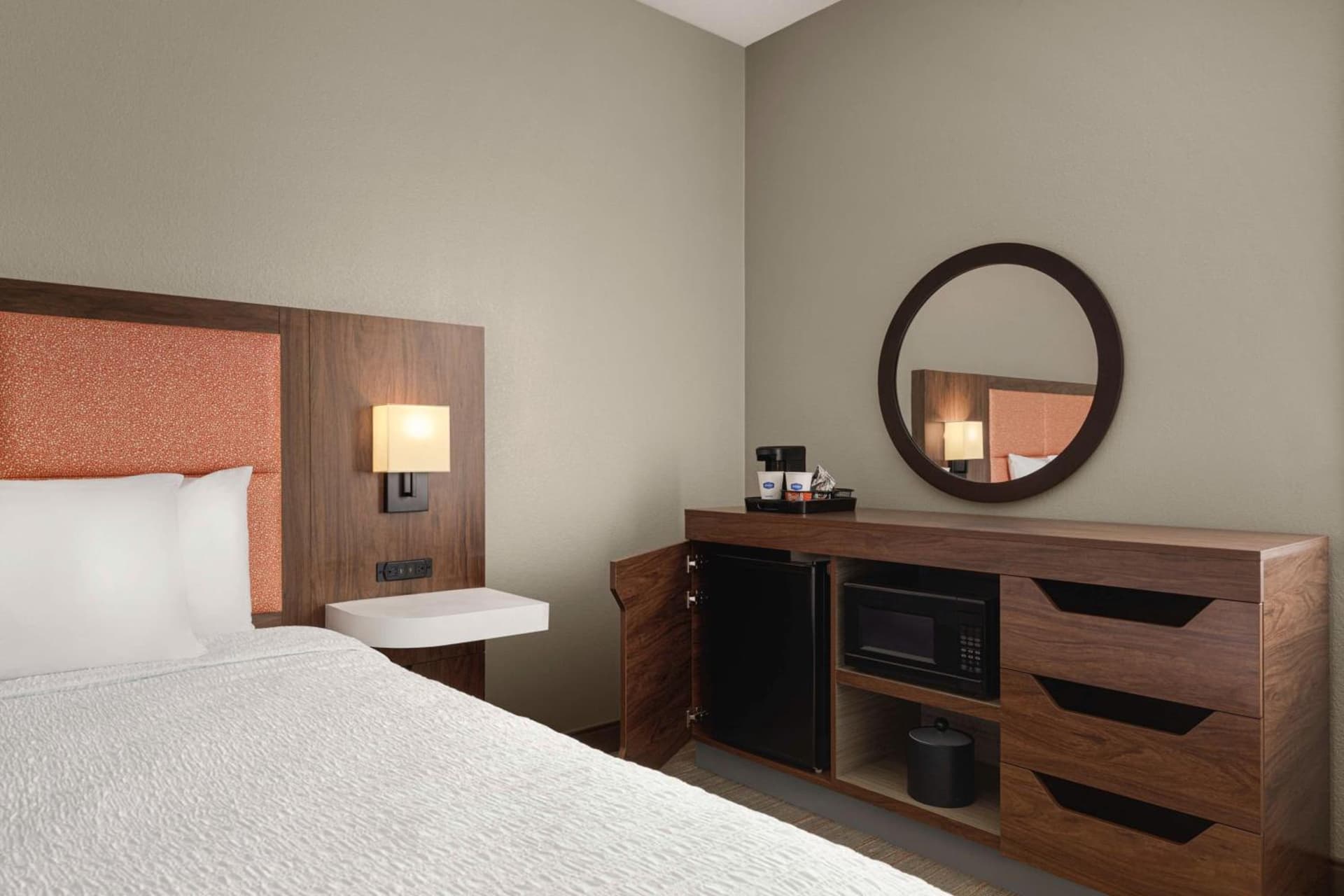 Hampton Inn Charlottesville gallery photo in Charlottesville, VA — image 11