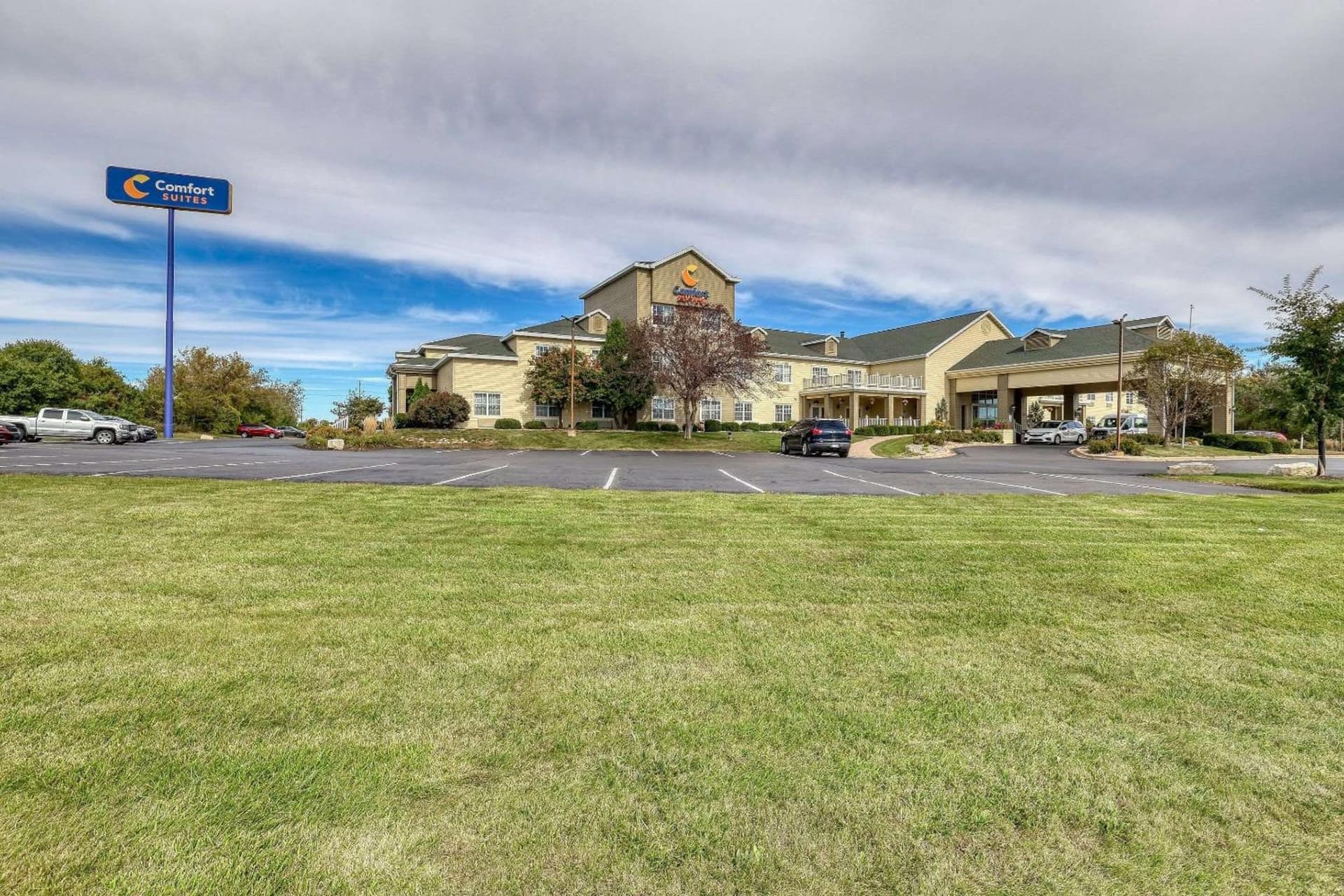 Comfort Suites Appleton Airport interior in Appleton, WI — gallery photo 2