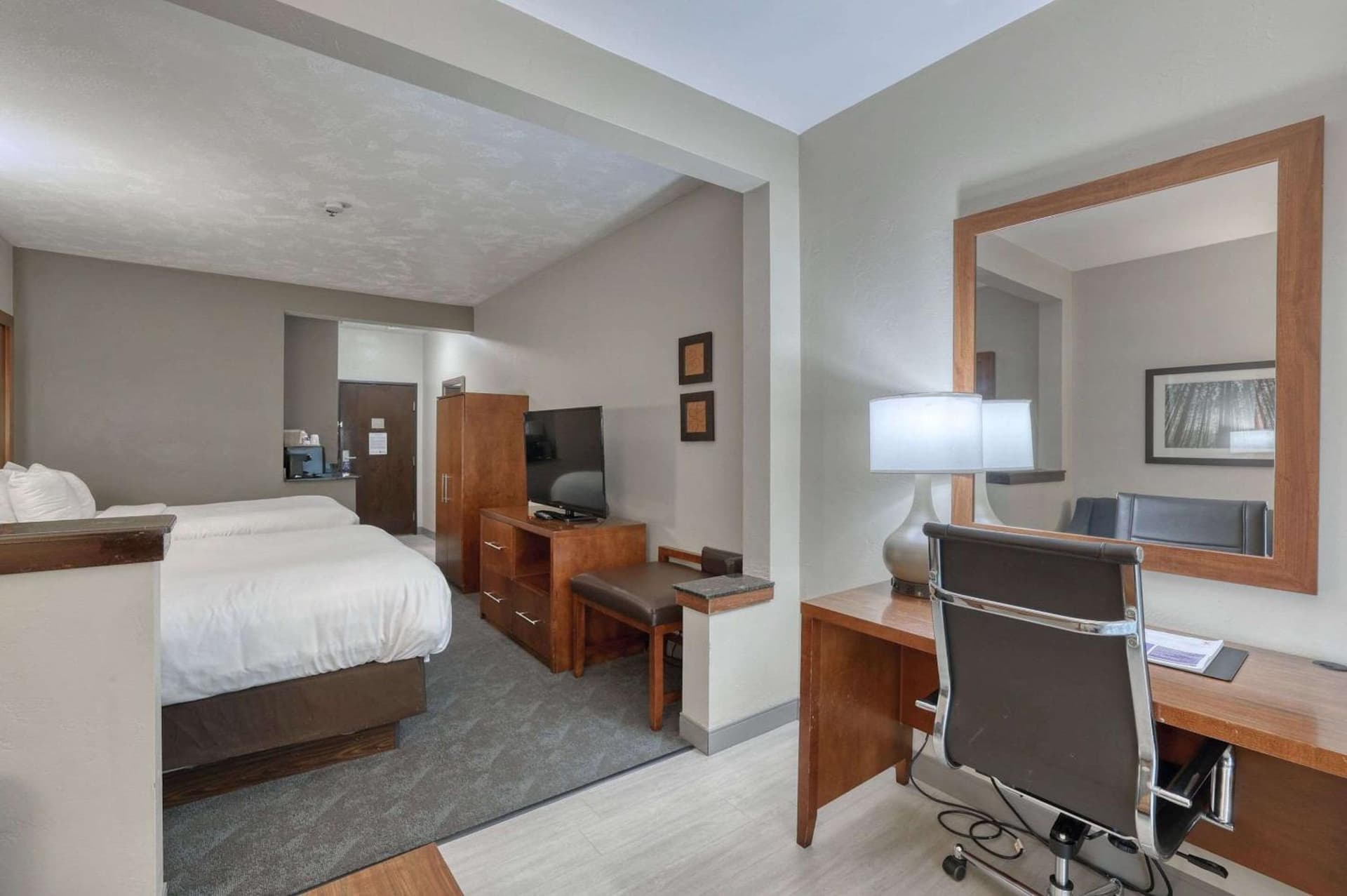 Comfort Suites Appleton Airport gallery photo in Appleton, WI — image 22