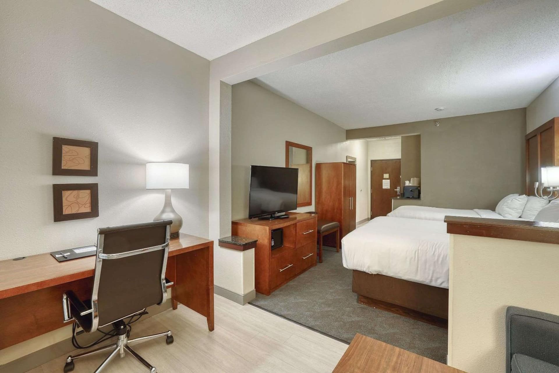 Comfort Suites Appleton Airport gallery photo in Appleton, WI — image 27