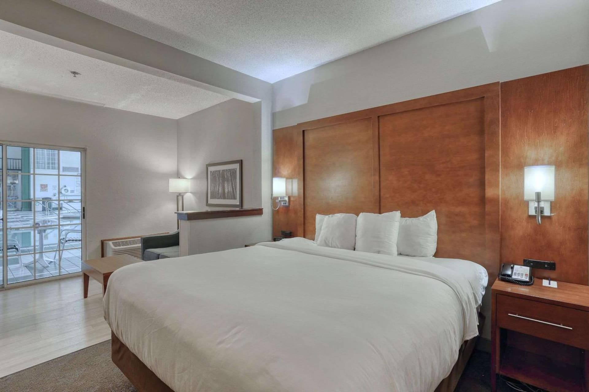 Comfort Suites Appleton Airport gallery photo in Appleton, WI — image 100