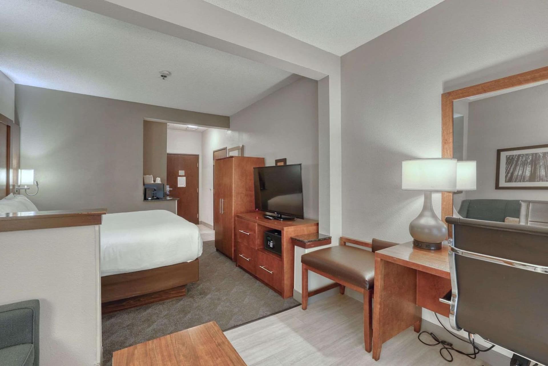 Comfort Suites Appleton Airport gallery photo in Appleton, WI — image 13